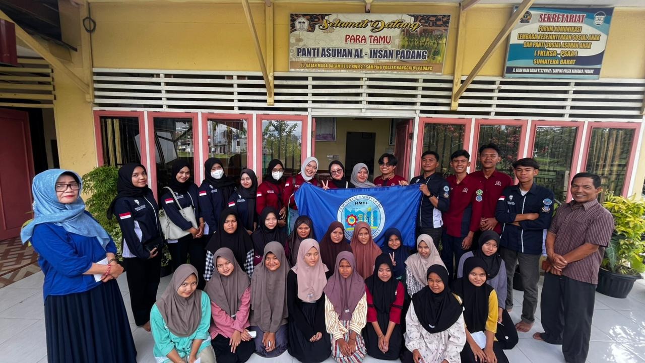 Mahasiswa Teknik Industri Berbagi dengan Anak Panti dalam Rangka Dies Natalis ke-34 Prodi