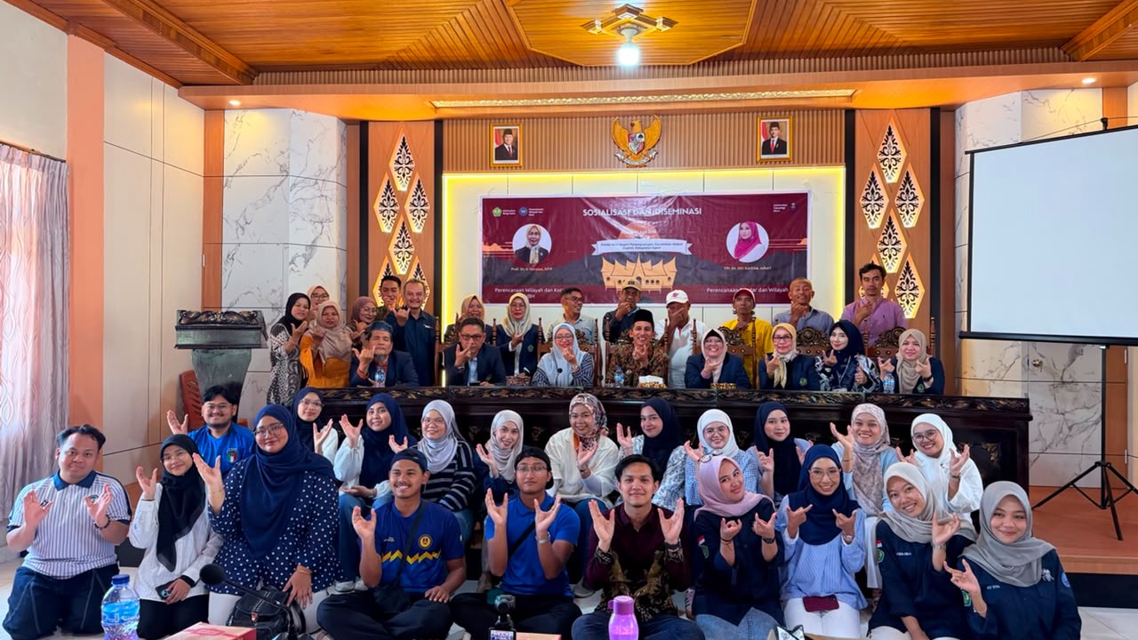 PWK Universitas Bung Hatta dan UiTM Malaysia Gelar Pengabdian Internasional Mitigasi Bencana di Nagari Panampuang