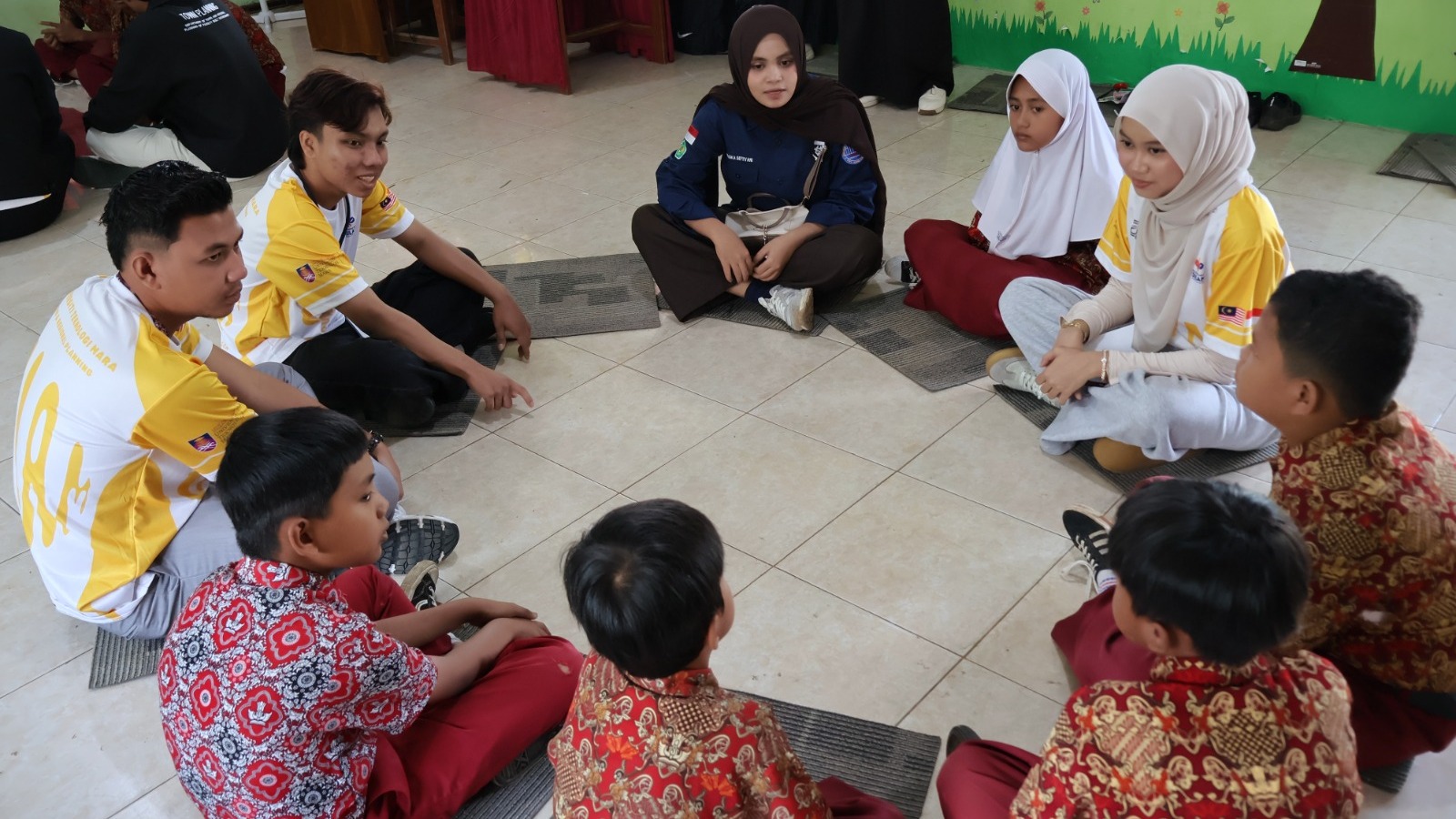 PWK Universitas Bung Hatta dan UiTM Malaysia Gelar Program SULAM di SDN 28 Lundang Agam