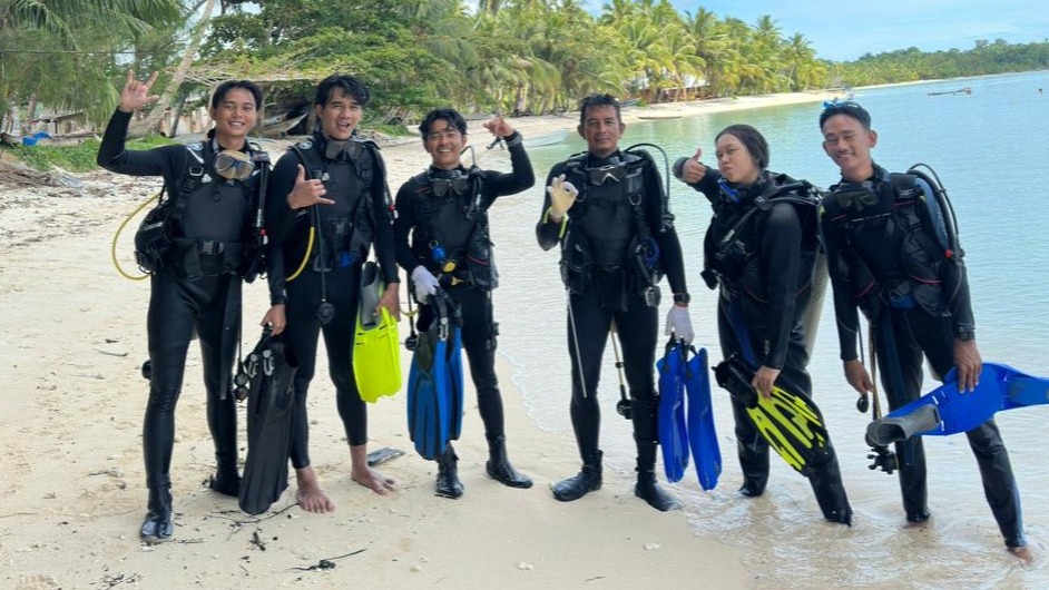 UKM Diving Proklamator Gelar Sertifikasi Selam Jenjang A1 dan A2 (POSSI) di Pantai Jati, Tua Peijat Mentawai