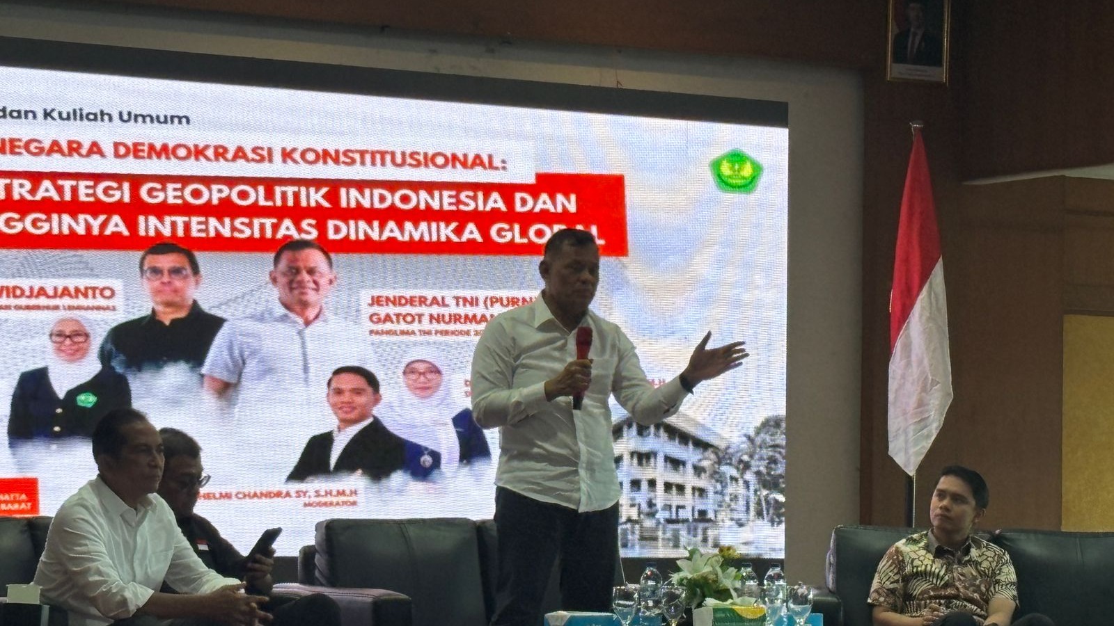 FH Universitas Bung Hatta Gelar Kuliah Umum Geopolitik Hadirkan Jenderal TNI (Purn.) Gatot Nurmantyo dan Andi Widjajanto