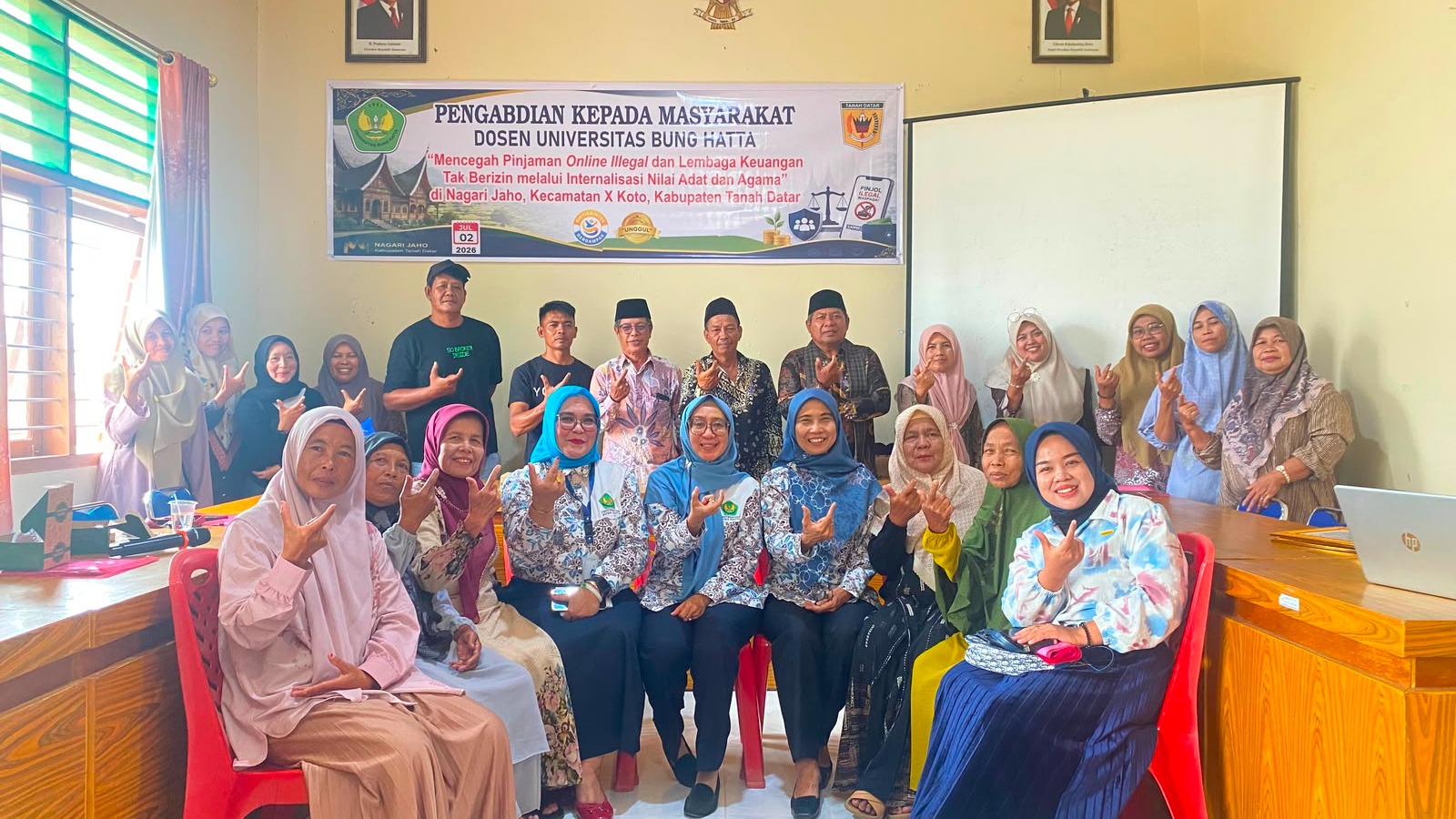Dosen Fakultas Hukum Universitas Bung Hatta Edukasi Warga Nagari Jaho Cegah Pinjaman Online Ilegal Melalui Pendekatan Adat dan Agama