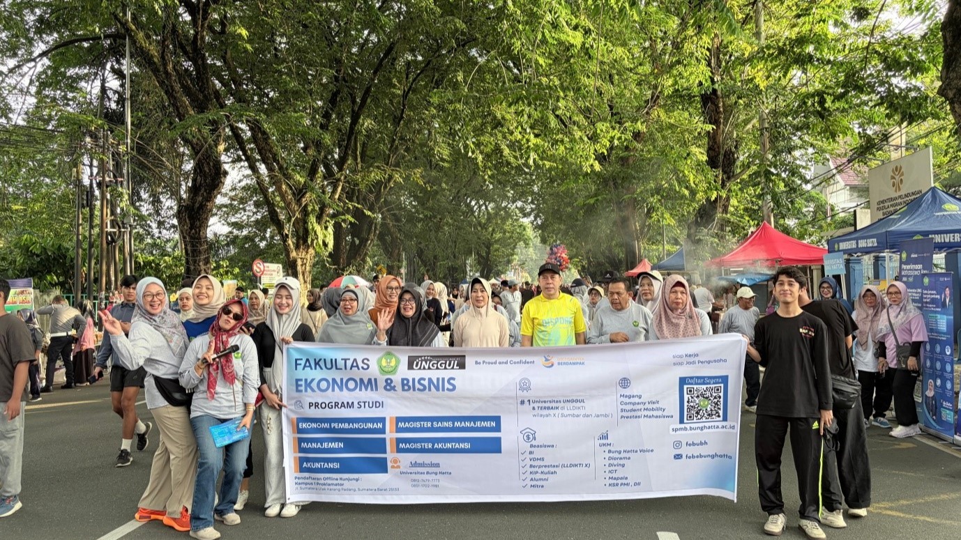 Alumni dan Sivitas Akademika FEB Universitas Bung Hata Semarakkan Car Free Day Kota Padang