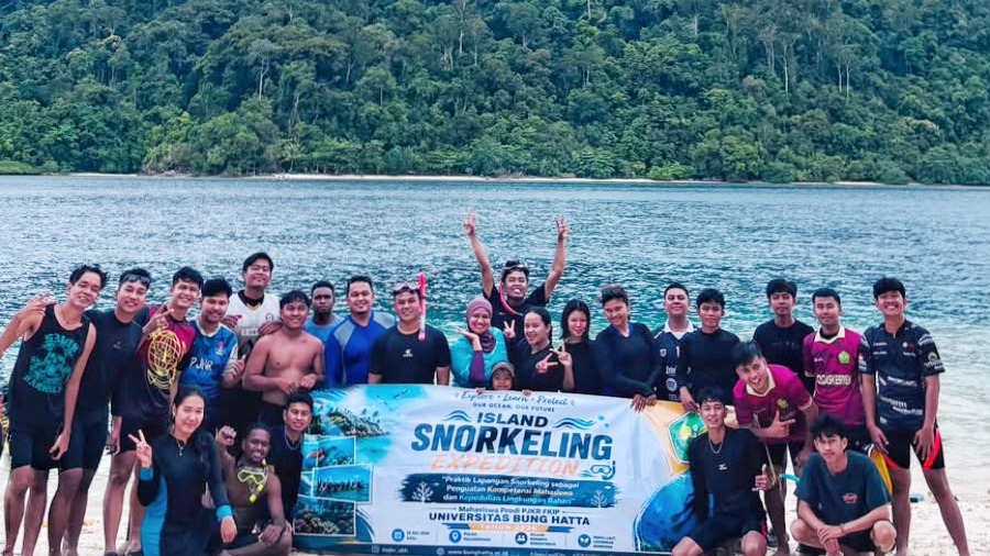 PJKR Universitas Bung Hatta Gelar Island Snorkeling Expedition di Pulau Pasumpahan