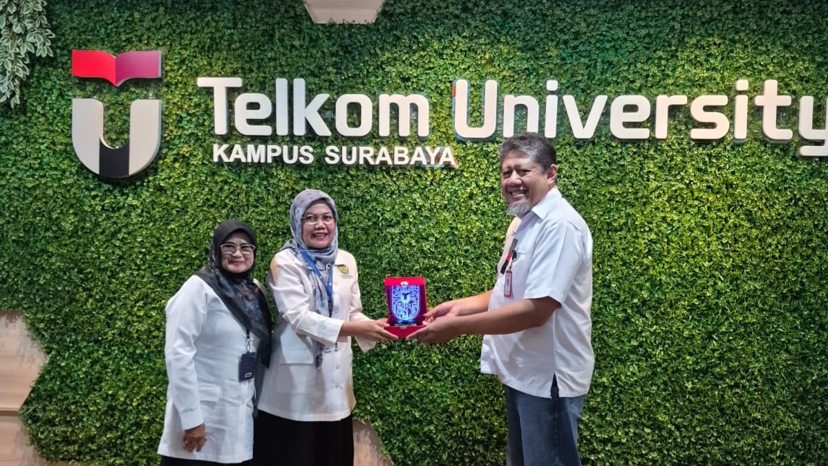 Manajemen Universitas Bung Hatta Perkuat Kerja Sama dengan Telkom University Surabaya