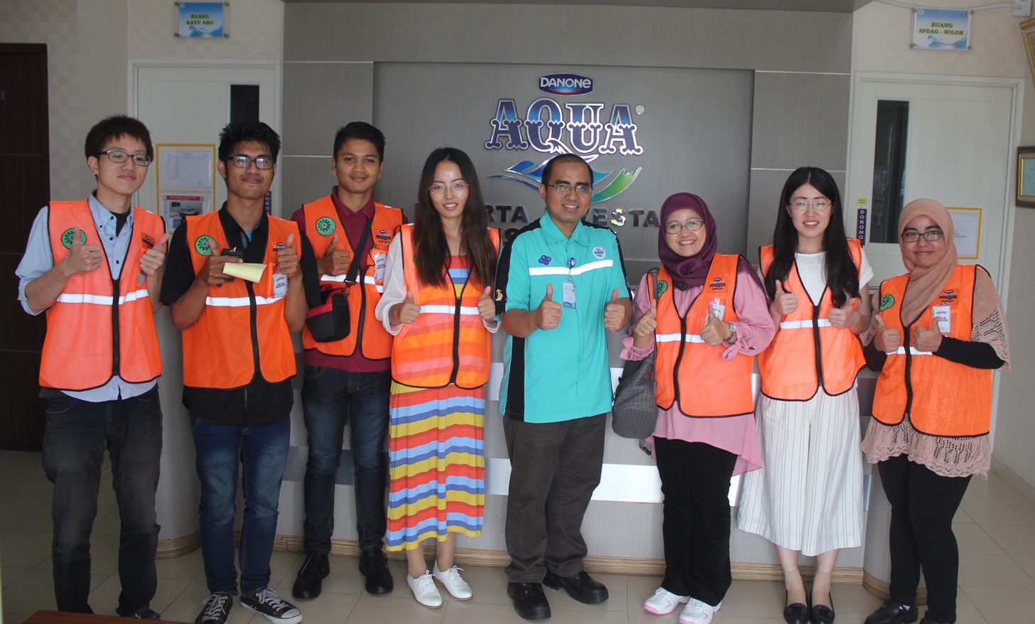 Mahasiswa Student Exchange Universitas Bung Hatta Kunjungi Pabrik Aqua