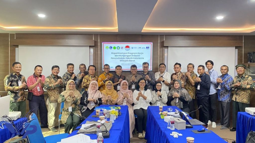 Dekan FTI Universitas Bung Hatta Hadiri Rapat Bersama FDTI Wilayah Barat