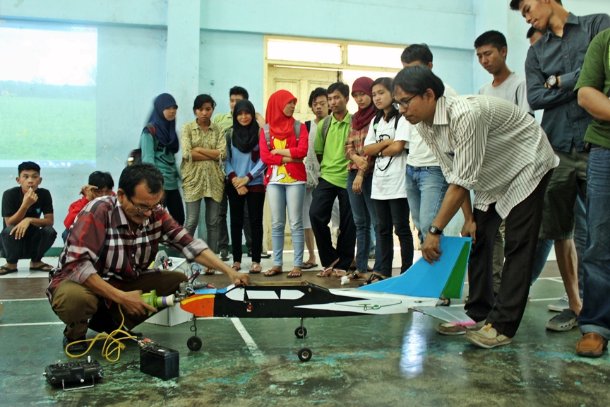 UBH Kembangkan Dunia Robotik dan Aeromodeling