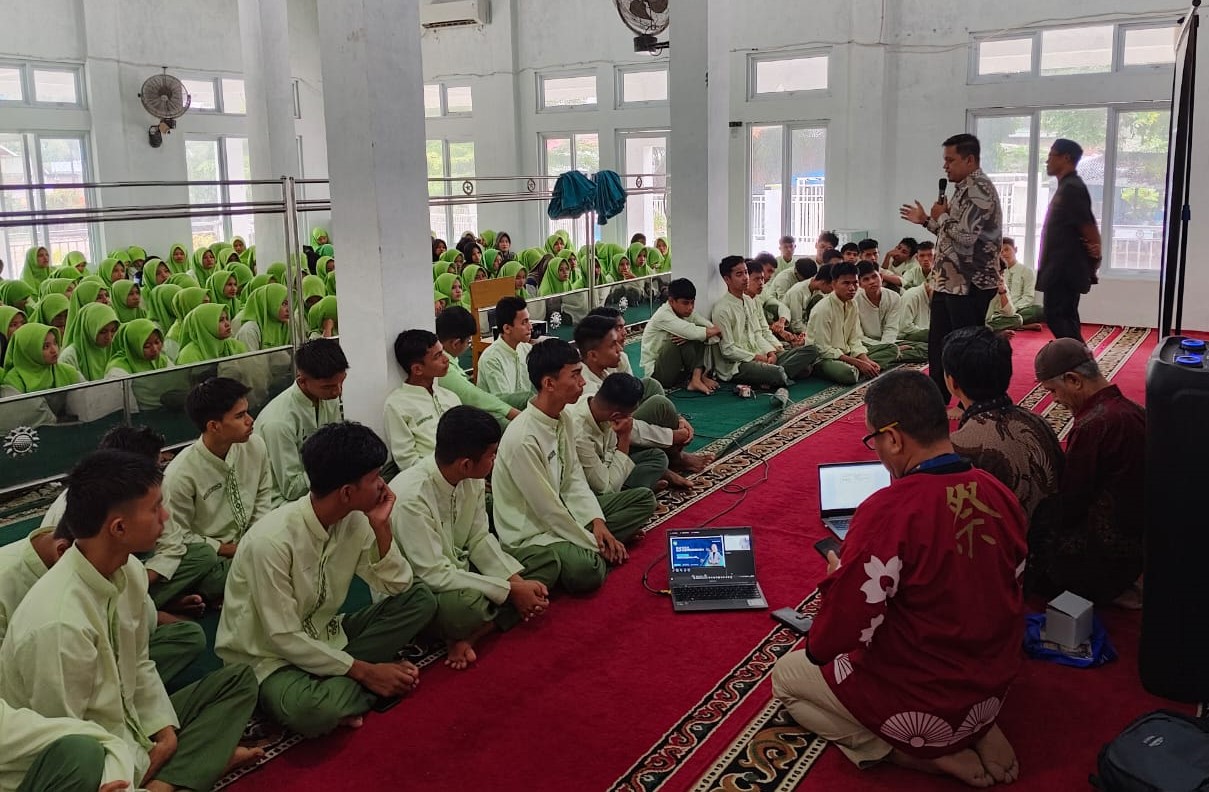 Dosen UBH Alumni Dari SMAN 3 Pariaman, Bekali Siswa-Siswi Memilih Perguruan Tinggi dan Bijak Bemedia Sosial