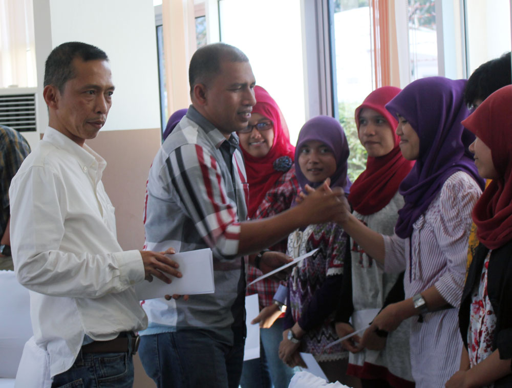 Dukung Almamaternya, 12 Mahasiswa FE-UBH Dapat Beasiswa dari Alumni