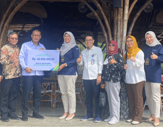 BPJS Ketenagakerjaan Padang Serahkan Santunan Jaminan Kematian Mahasiswi KKN PPM 2022