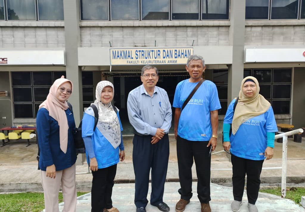 PKM International Universitas Bung Hatta di Johor Baru Malaysia, Aplikasikan Pemakaian Material Terbarukan Semen Fero Untuk Furniture