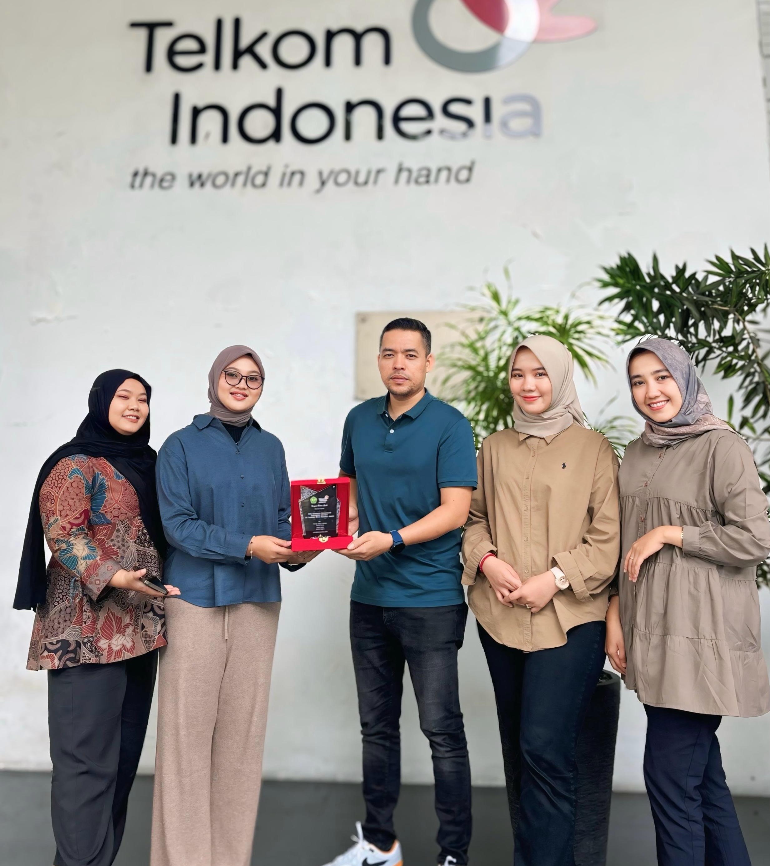 Chelly Wahyu Amelya, Aktivis Mahasiswa Tak Hanya Berprestasi, Juga Adaptif Lewat Magang Mandiri Soft Skill di PT Telkom Witel Sumbar Jambi