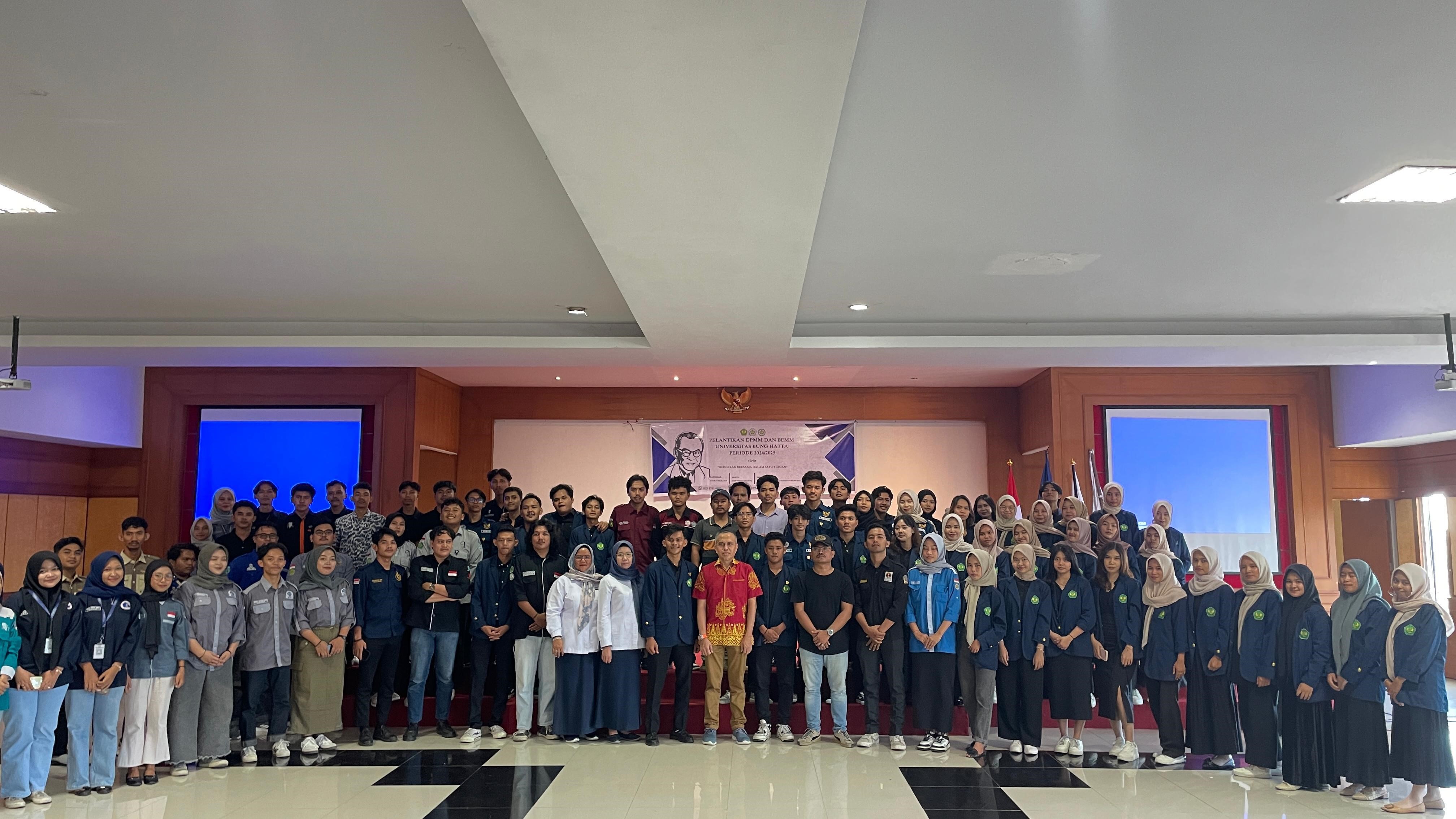 Wakil Rektor III Universitas Bung Hatta, Lantik Pengurus DPMU dan BEMM Periode 2024-2025