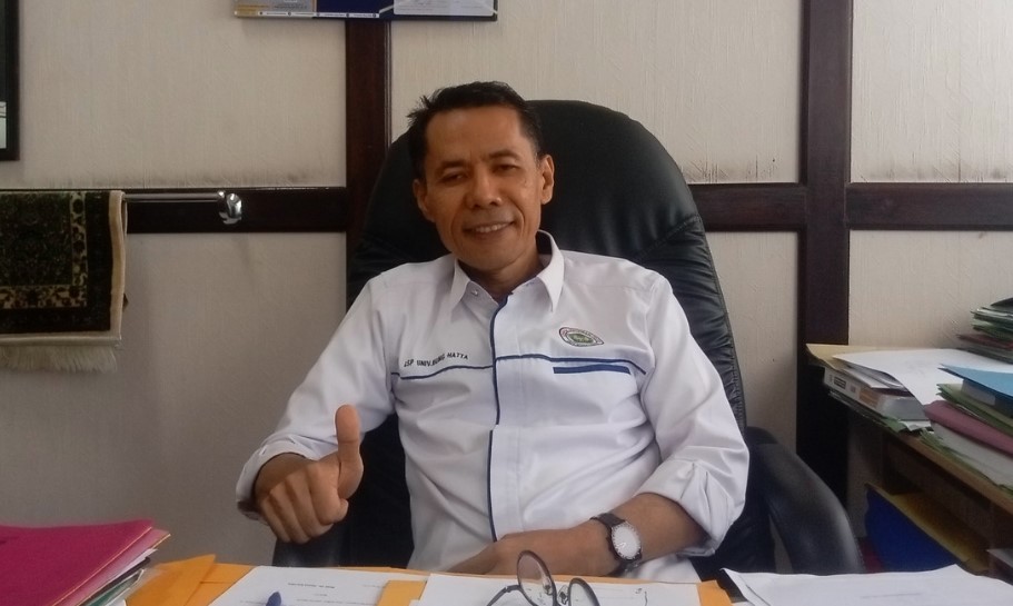 Prof.Dr. Elfiondri,S.S/,M.Hum Dosen FIB Universitas Bung Hatta Berikan Kuliah Umum S2 Susastra Unand