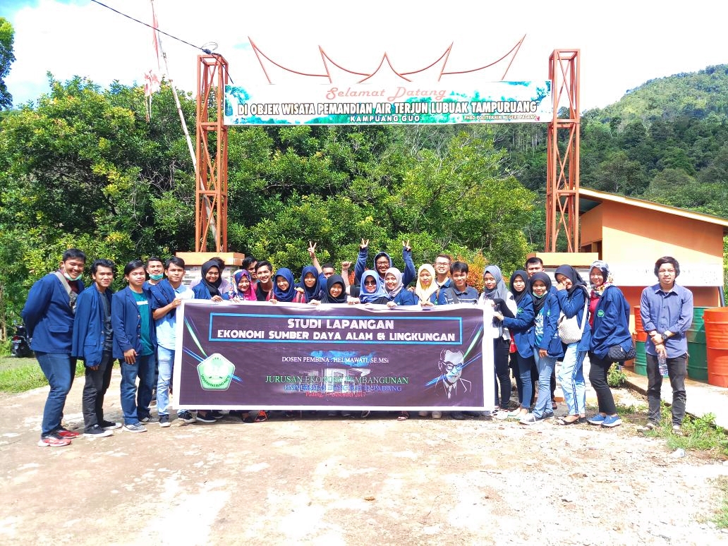 Mahasiswa Ekonomi Pembangunan Kuliah Lapangan Air Terjun  Lubuk Tampuruang