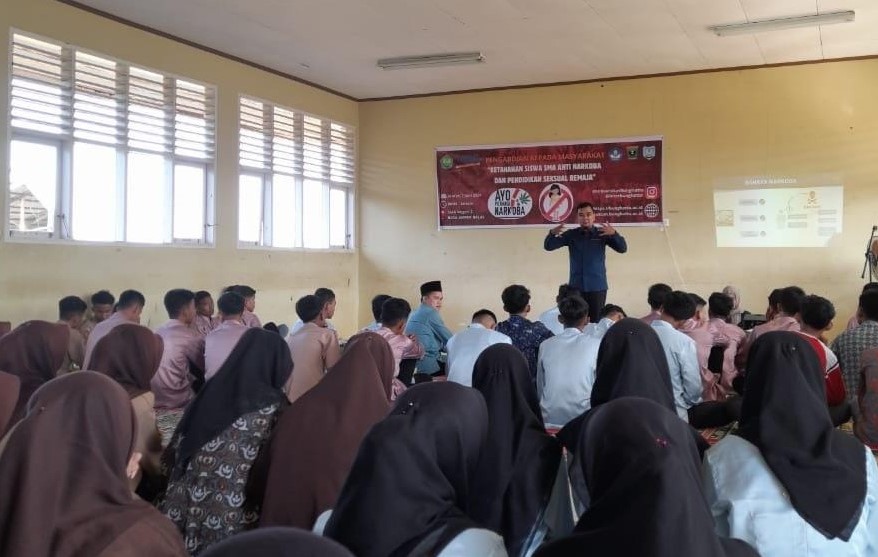 Dosen FH Universitas Bung Hatta Adakan Pendampingan Pendidikan Anti Narkoba dan Kekerasan Seksual Remaja di SMA N 2 Basa Ampek Balai Tapan