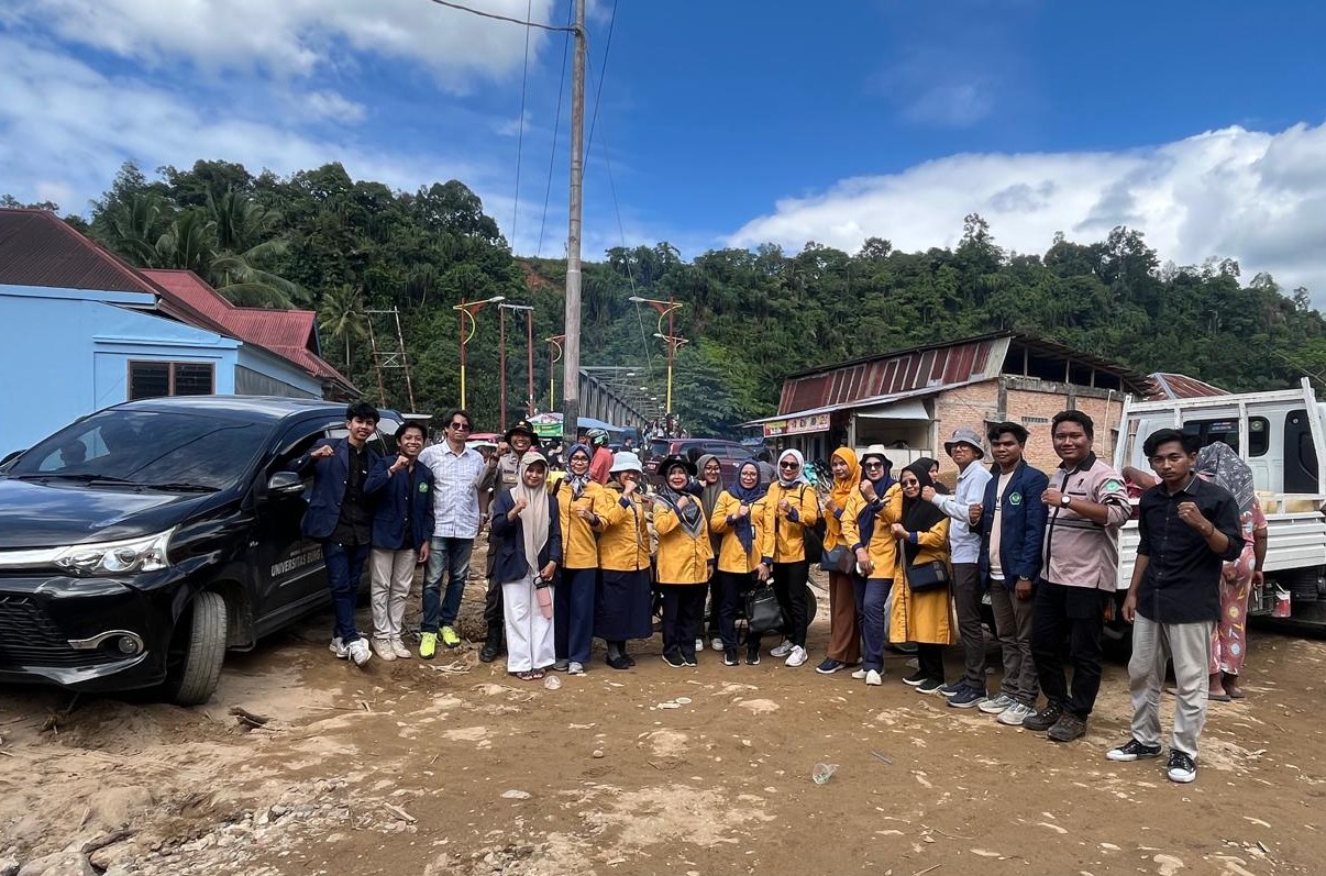 PKM Fakultas Teknik Sipil dan Perencanaan Berkolaborasi Dengan UTM Construction Research Centre Laksanakan Tanggap Bencana Banjir Kota Padang