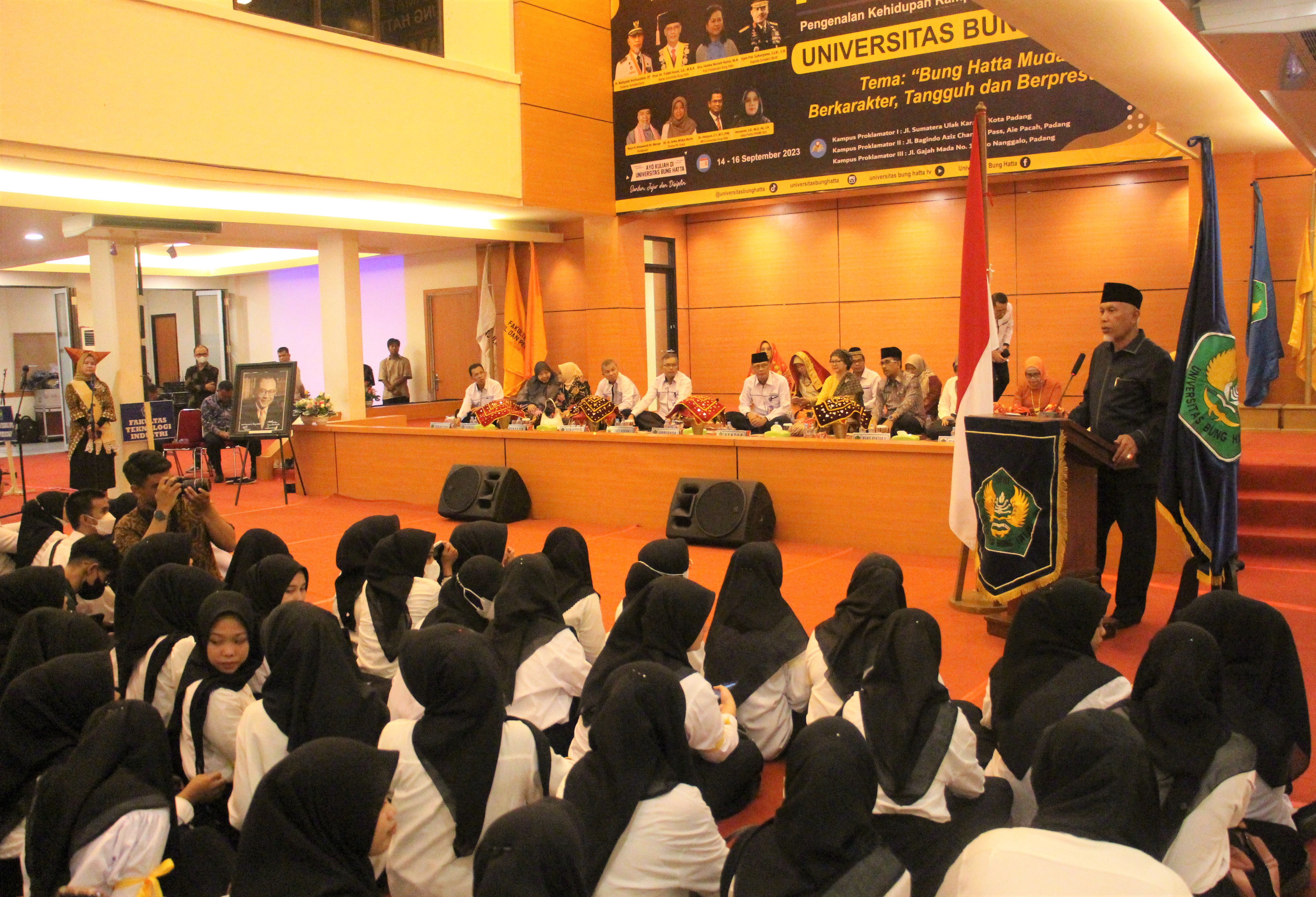 Gubernur Sumatera Barat, Semangati Mahasiswa Baru UBH Untuk Wujudkan Indonesia Emas Pada Tahun 2045