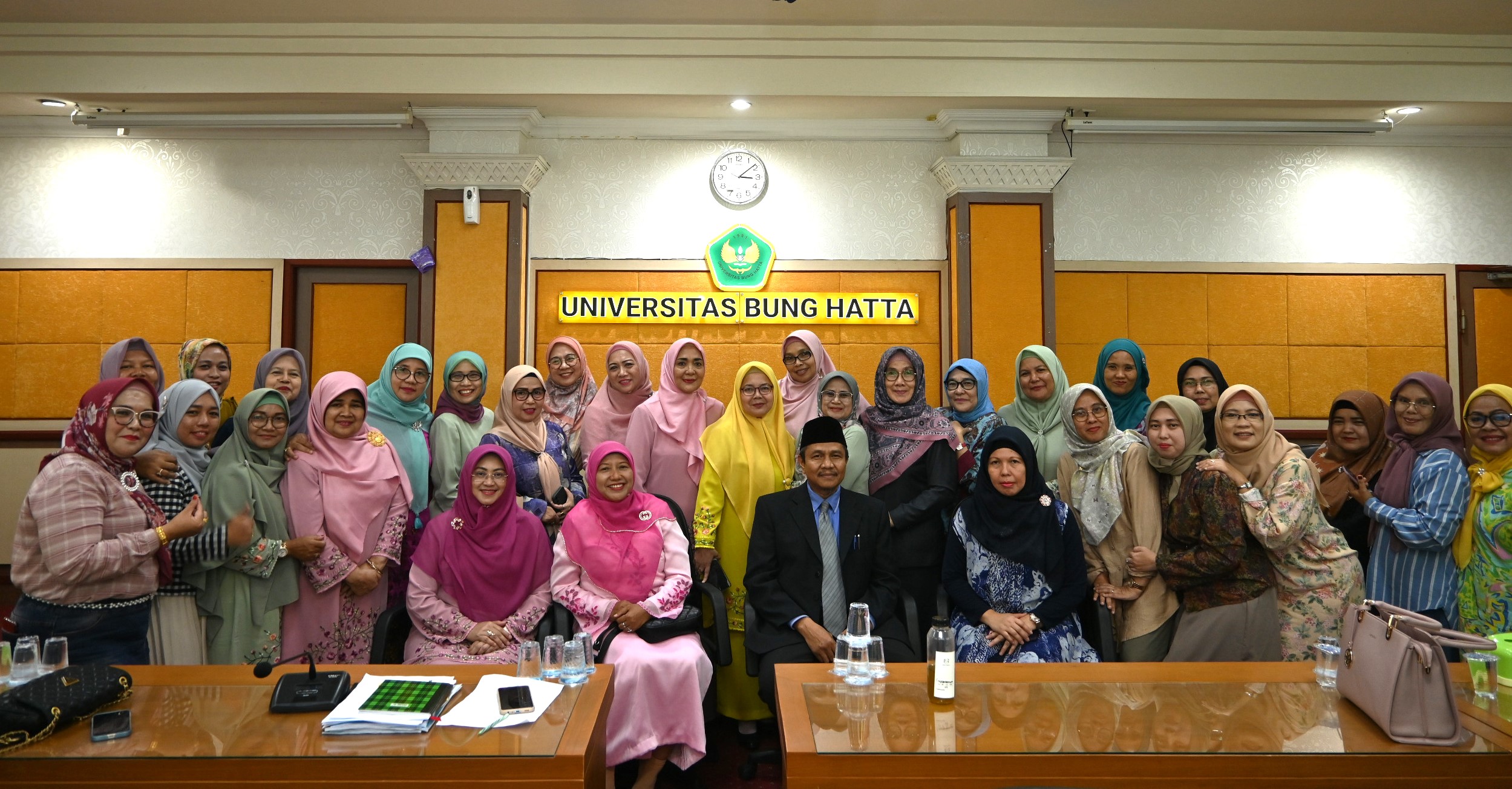 Kuasa Rektor Lantik Pengurus IKANITA Pengurus IKANITA Universitas Bung Hatta Periode 2024-2028