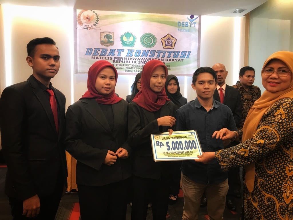 Fakultas Hukum Universitas Bung Hatta Raih Juara 3 Lomba Debat Nasional MPR Tingkat Regional Sumatra Barat dan Bengkulu