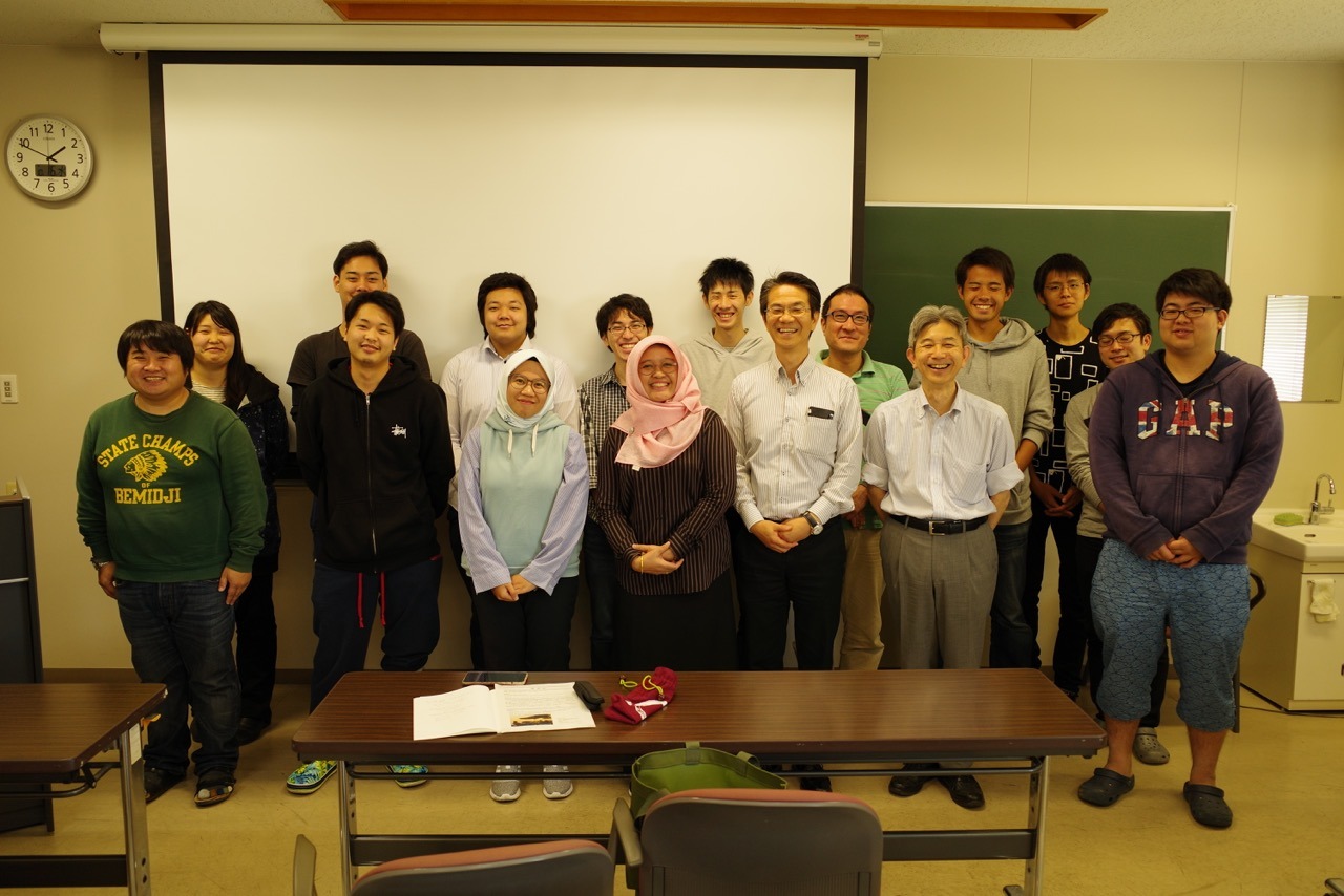 Prof. Dr. Eng. Reni Desmiarti Memberikan Kuliah Umum tentang Pengolahan Limbah Cair Industri Kelapa Sawit di SAGA University (Jepang)