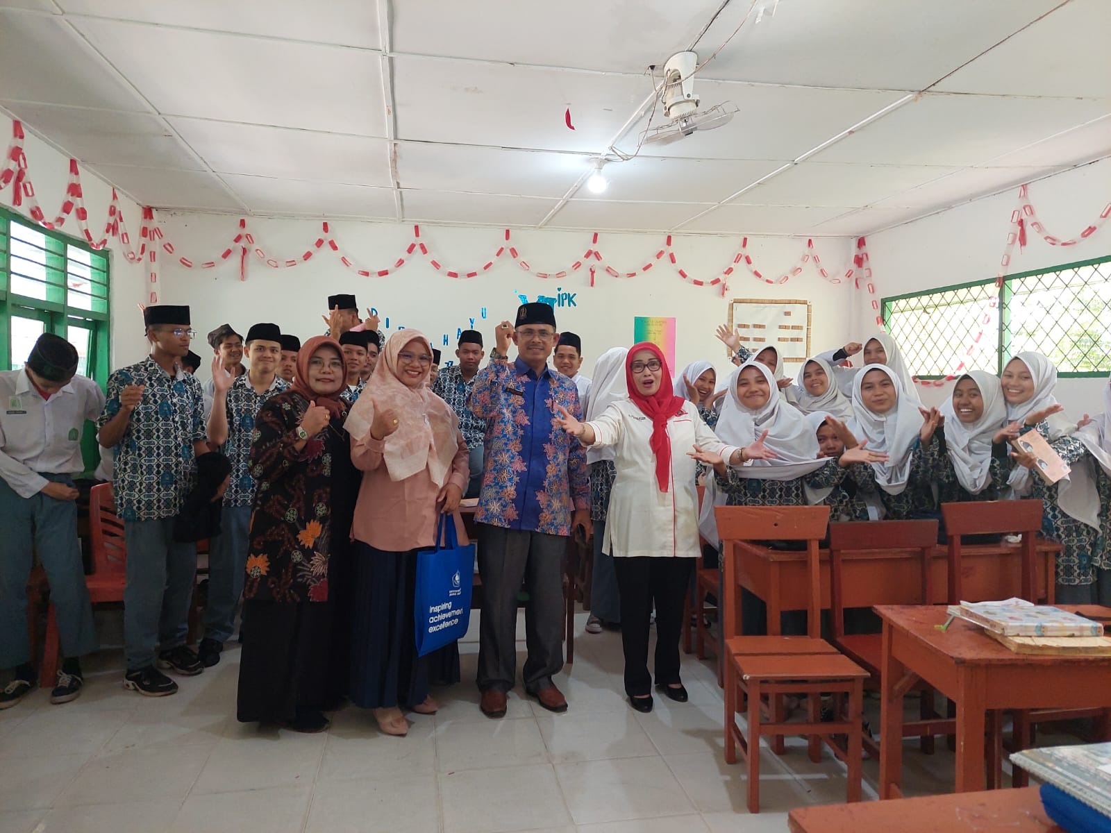 Pentingnya Pendidikan Tinggi, Dekan dan Ka. Prodi FKIP Edukasi Siswa se-Kota Padang