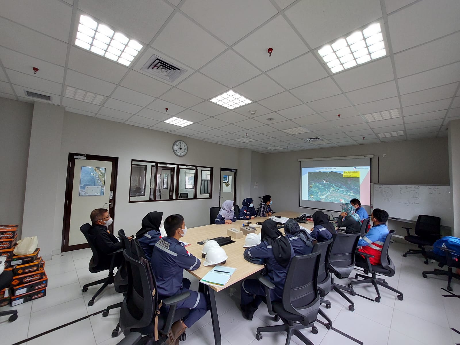 Penyelarasan Kurikulum dengan Industri Prodi TRET-UBH melakukan FGD di PT SEML