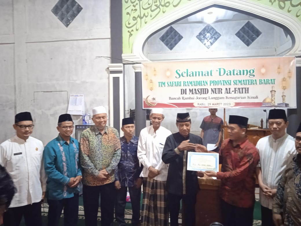 Tim Safari Ramadan Rektor Universitas Bung Hatta dan TSR VIII Pemprov Sumbar Sambangi Masjid Nur Al-Fath Kinali Pasaman Barat