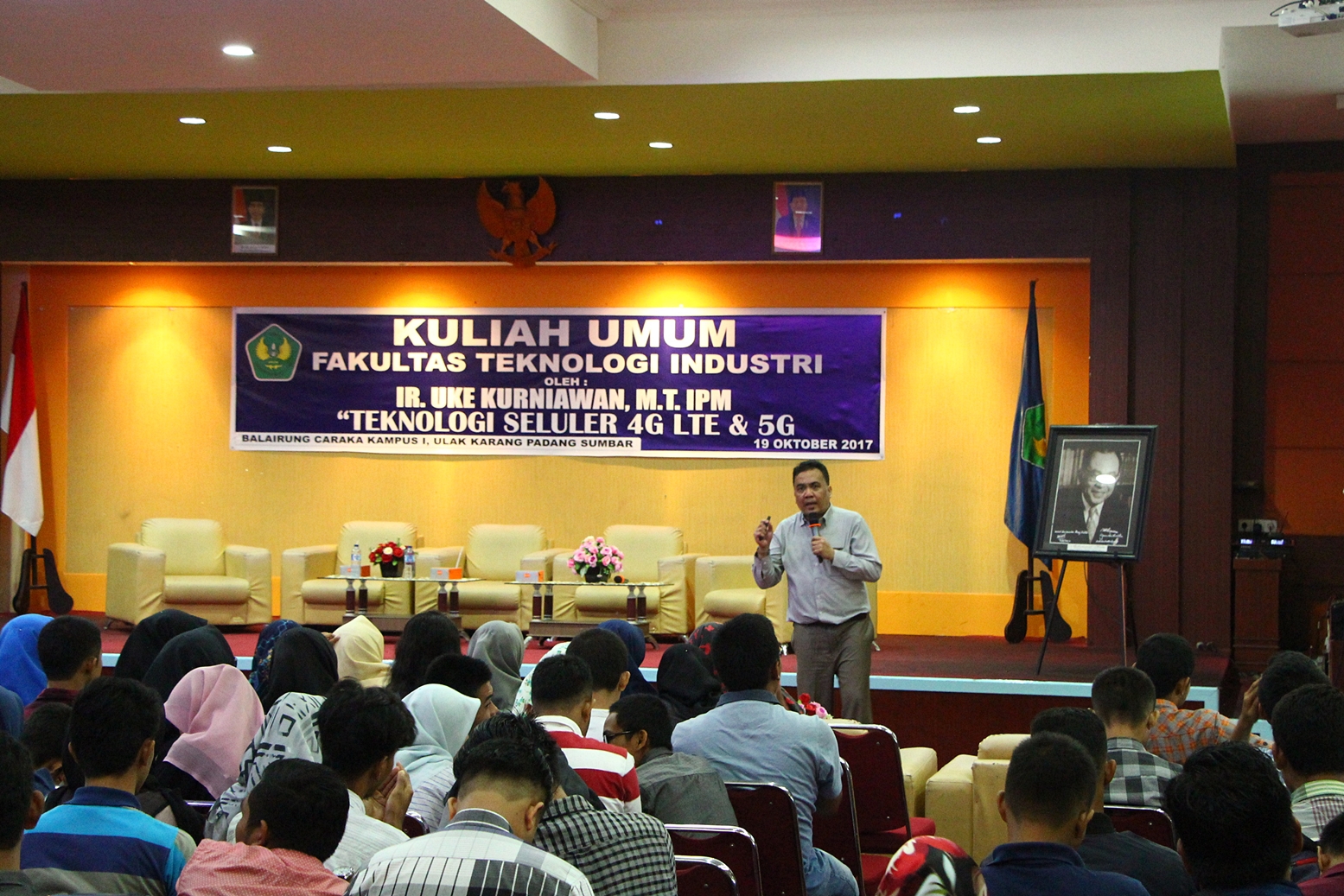 FTI Universitas Bung Hatta Selenggarakan Kuliah Umum Teknologi Seluler