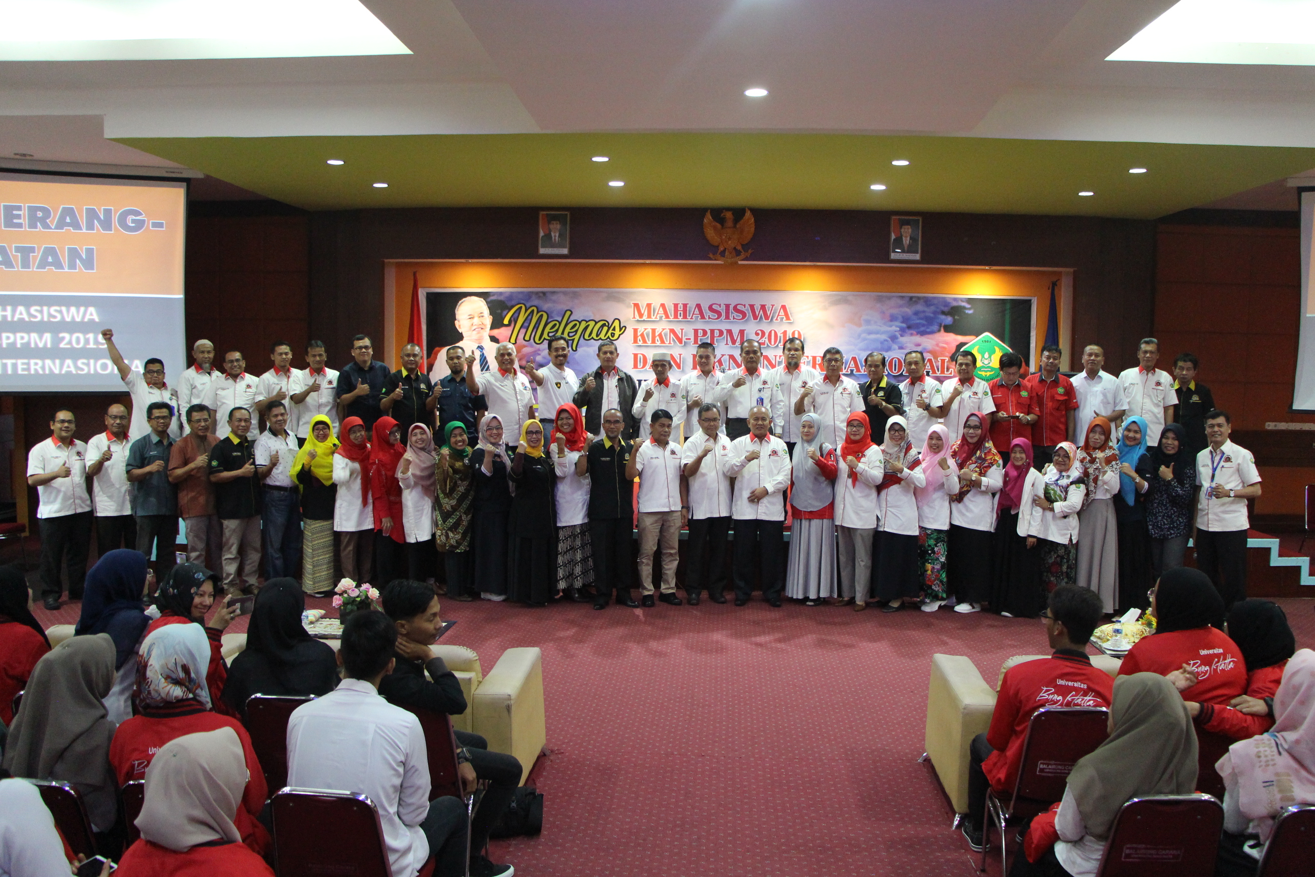 Rektor Secara Resmi Melepas 1.346 Mahasiswa KKN-PPM dan Mahasiswa KKN Internasional 2019
