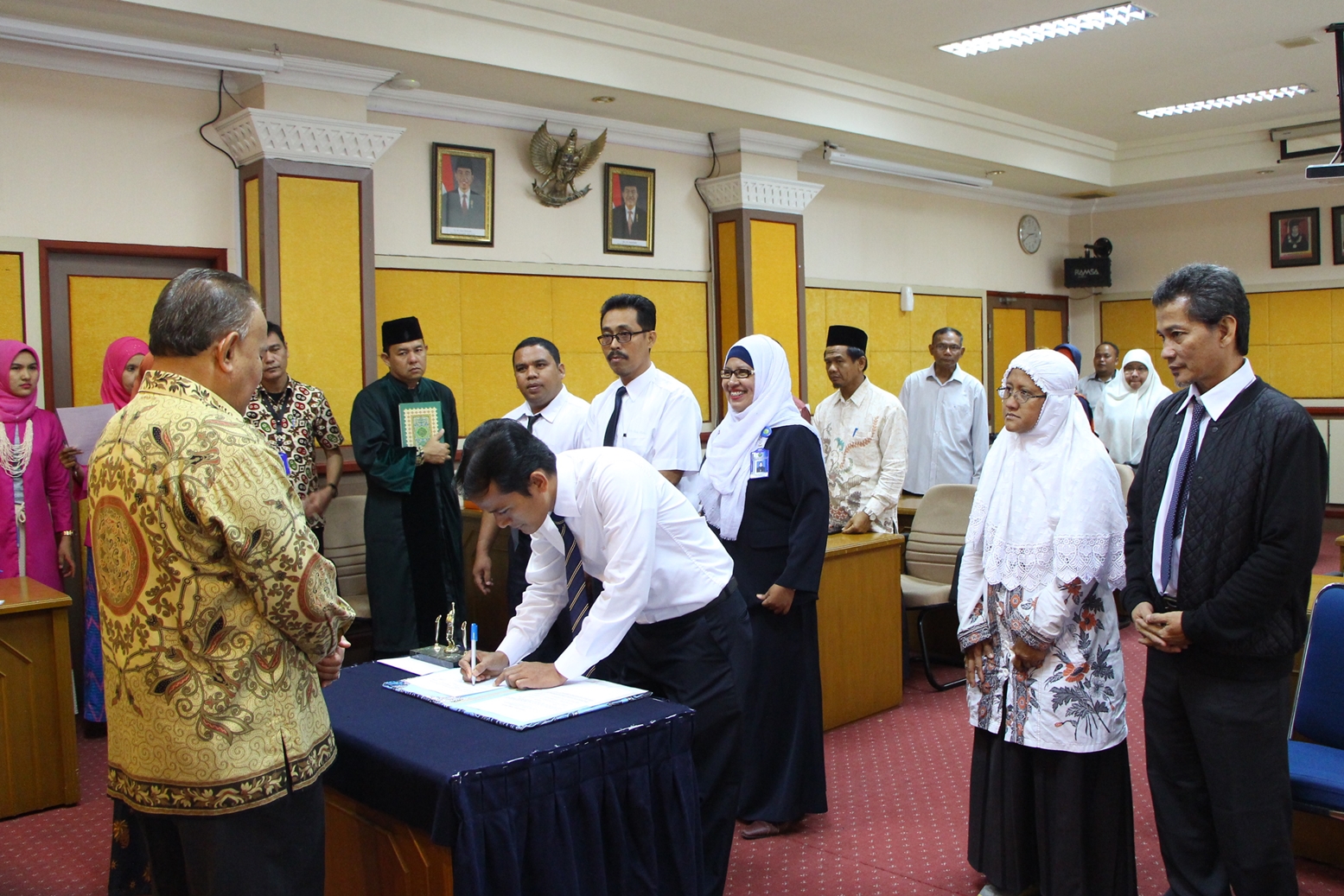 Rektor Universitas Bung Hatta Lantik Kajur dan Sekjur FE, FKIP dan FTI