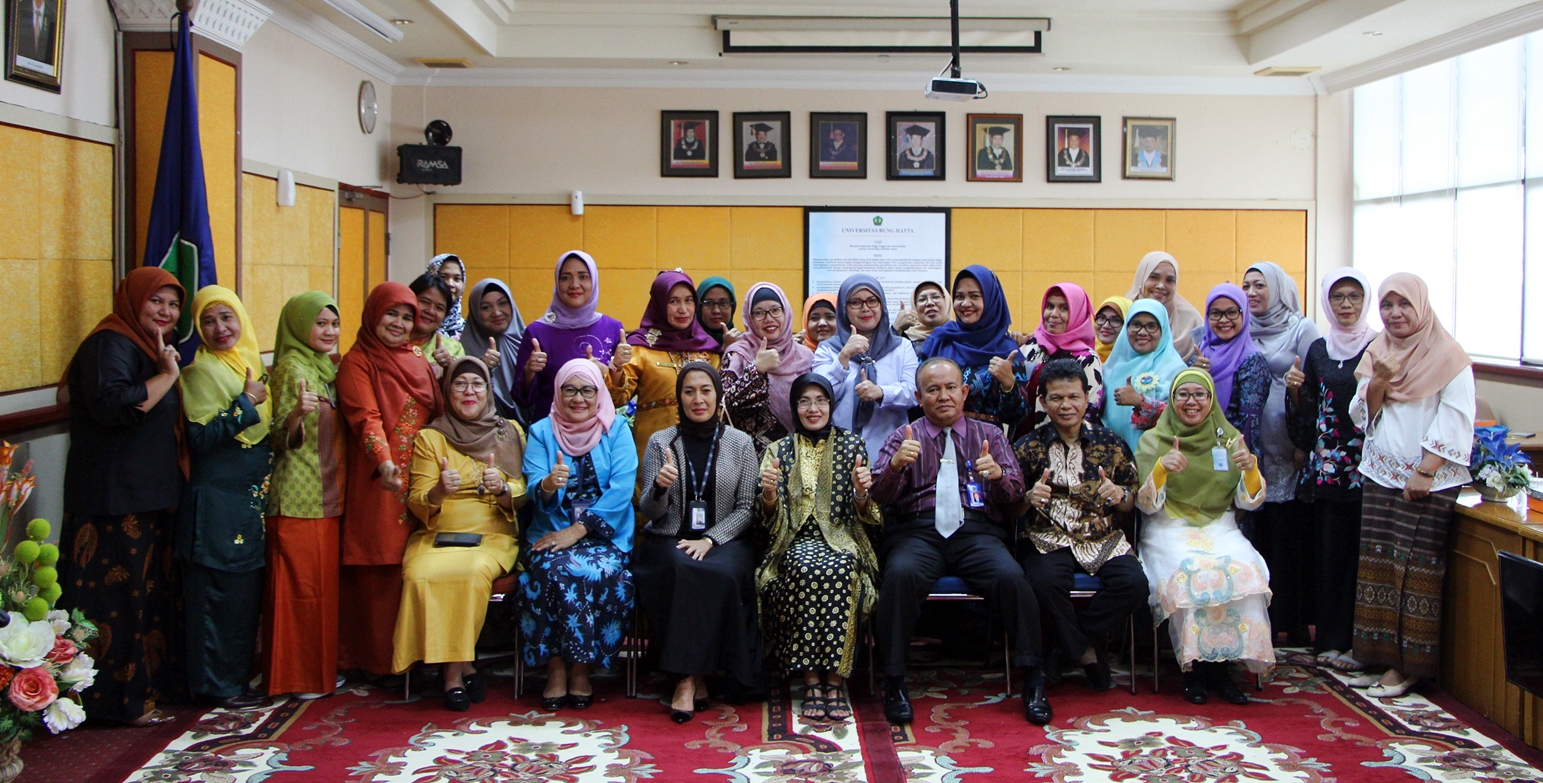 Rektor Lantik Pengurus Ikatan Wanita Universitas Bung Hatta 2017-2021