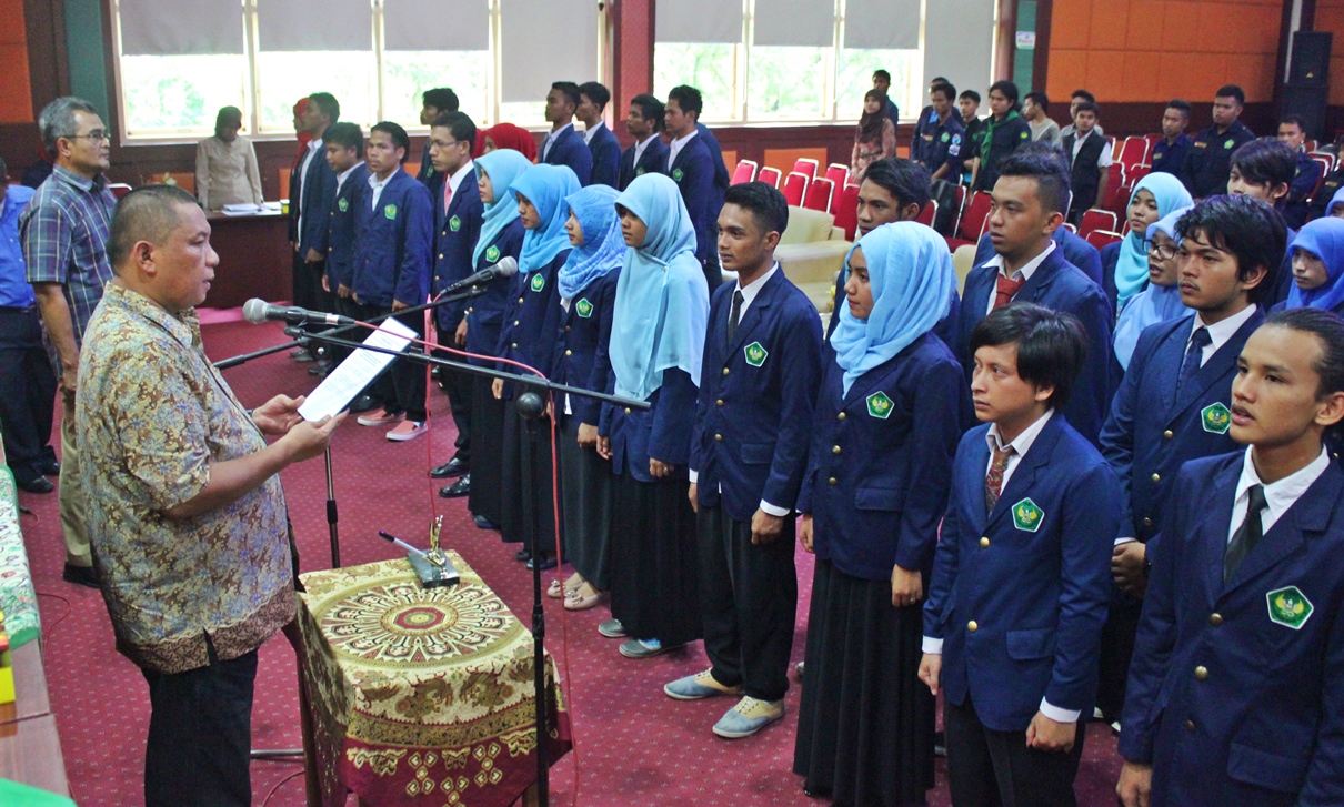 Rektor Lantik Pengurus BEMM dan DPMM Universitas Bung Hatta