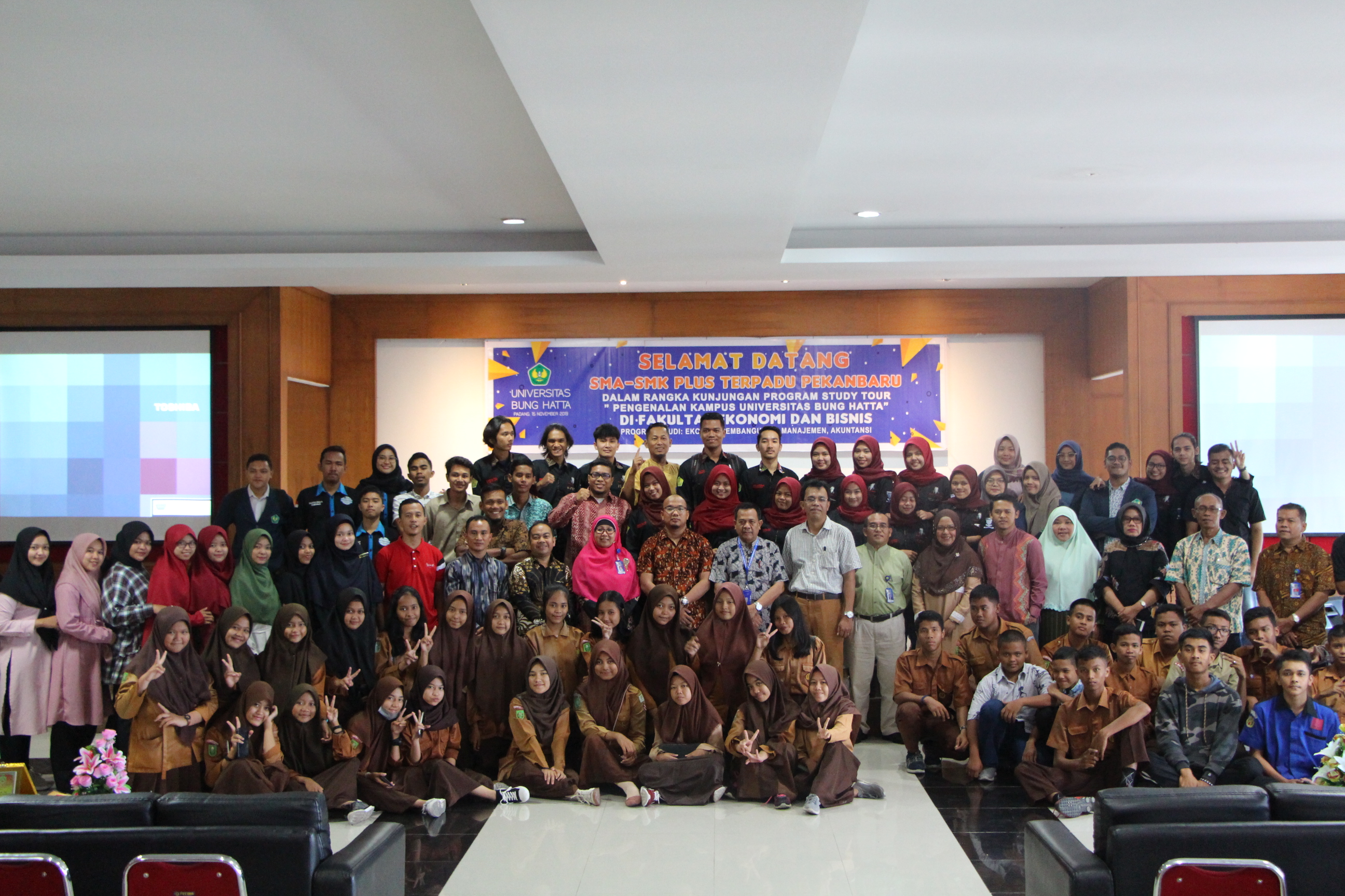 SMA-SMK Plus Terpadu Pekanbaru Study Tour ke Fakultas Ekonomi dan Bisnis