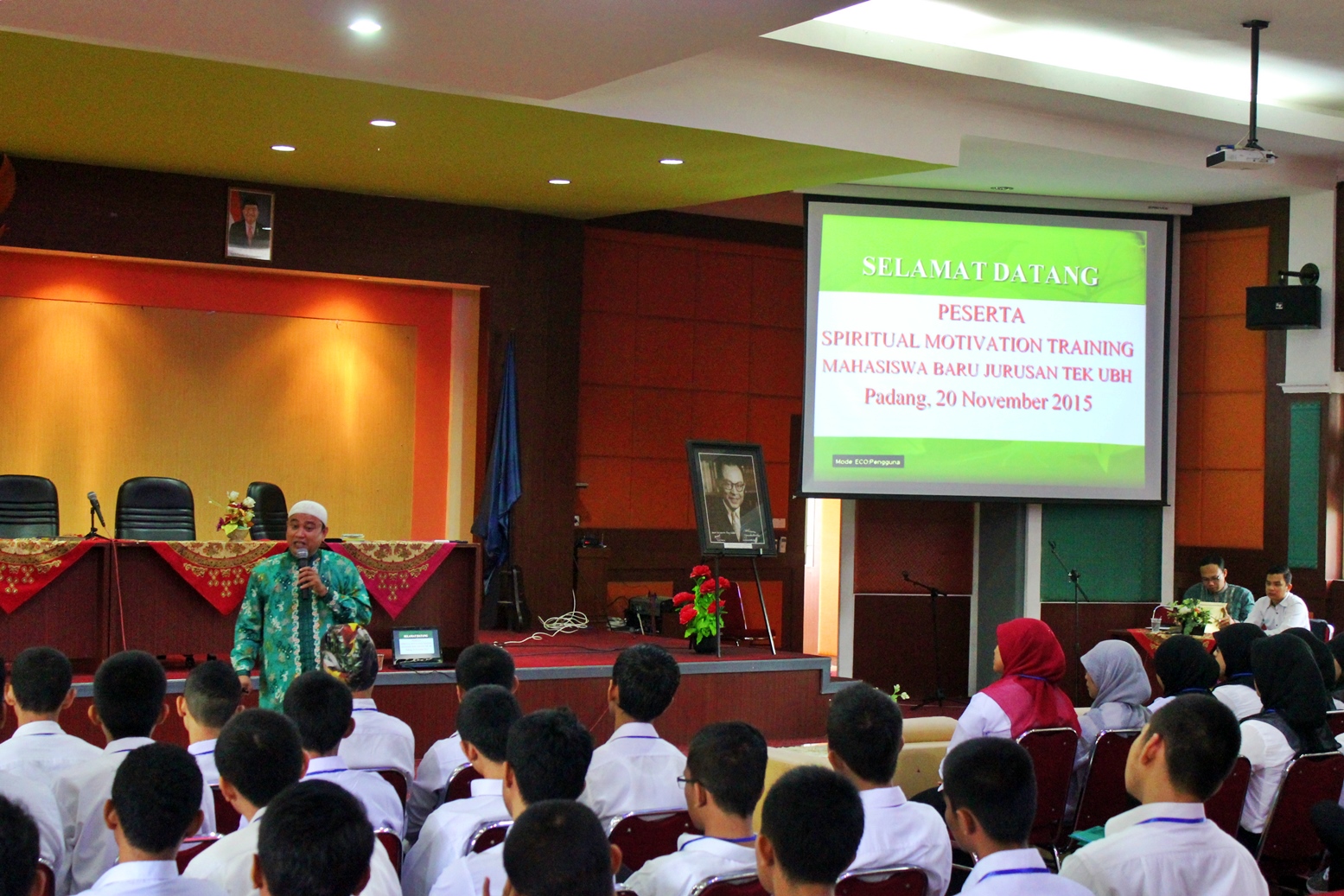 Mahasiswa Angkatan 2015 Teknik Ekonomi Kostruksi Universitas Bung Hatta Ikuti Training Motivasi
