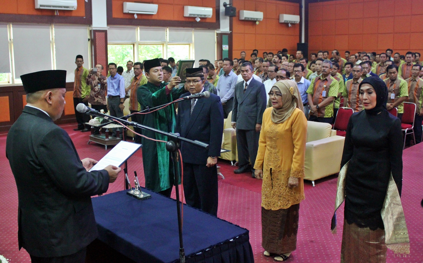Rektor Universitas Bung Hatta Lantik Wakil Rektor Baru Periode 2016-2020