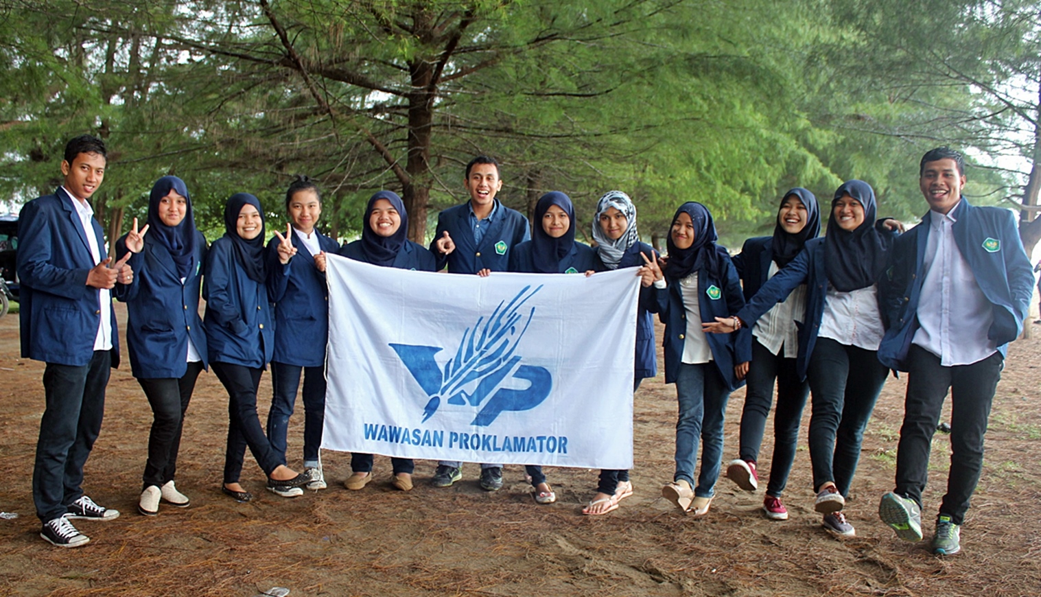 12 Wartawan Baru UKM Wawasan Proklamator Resmi Dilantik di Pantai Pasie Jambak