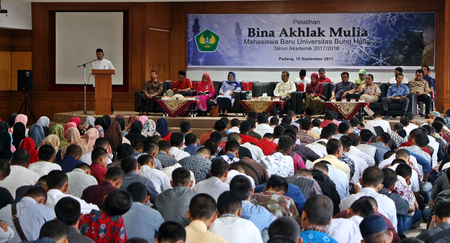 Universitas Bung Hatta Gelar Pelatihan Bina Akhlak Mulia Bagi Mahasiswa Baru