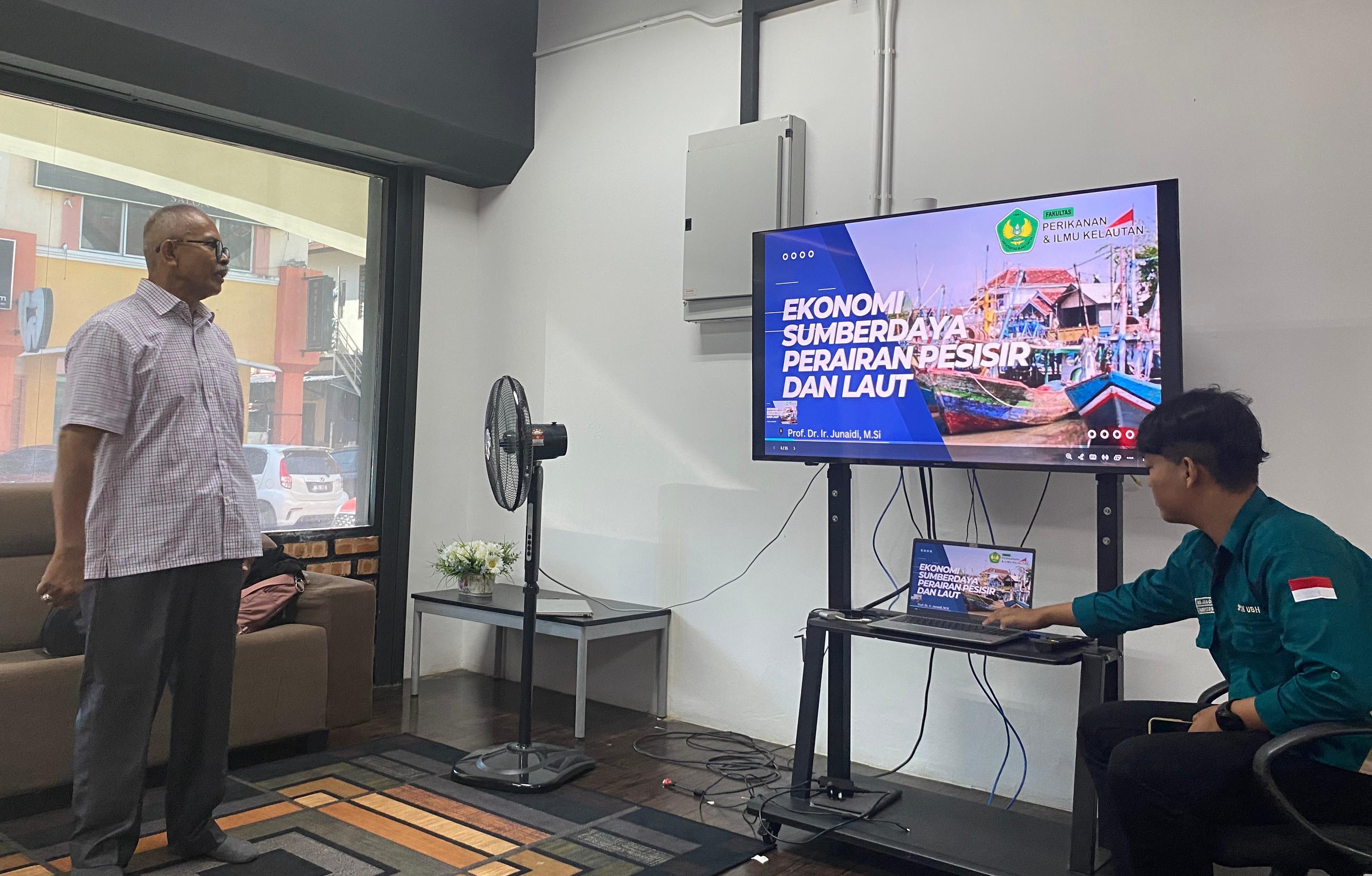 Dosen Magister SP2K Universitas Bung Hatta Presentasi Teknikogi GIS di Perusahan UGisP Sdn. Berhad, Kajang Malaysia.