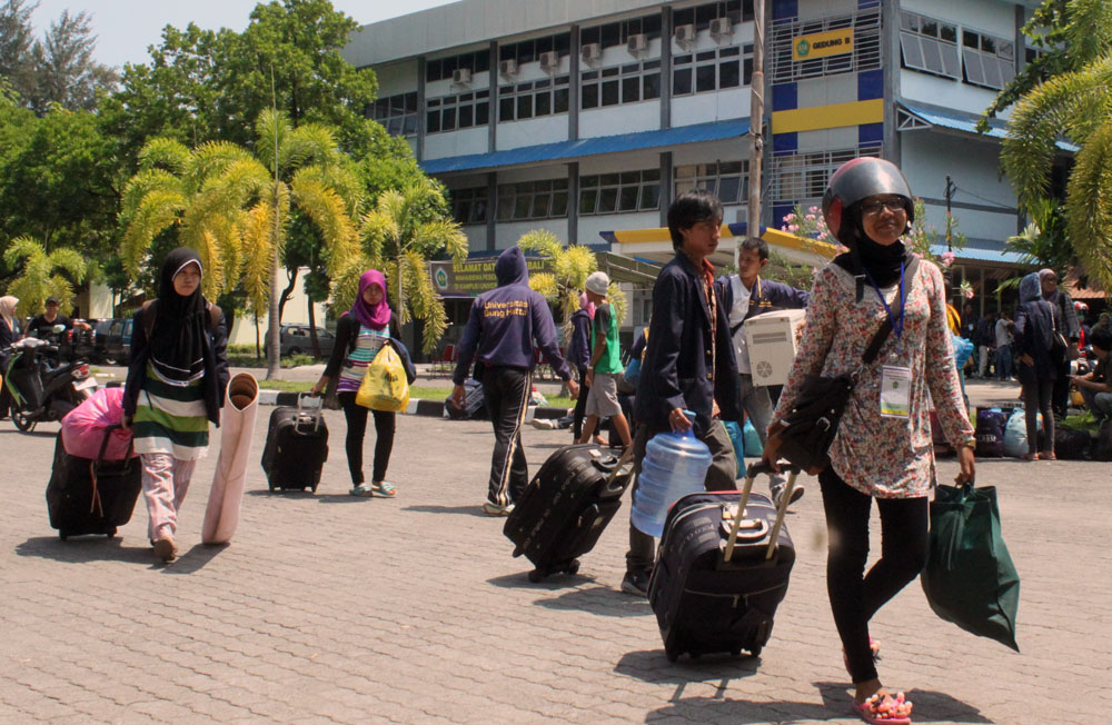 1.690 Mahasiswa KKN-PPM UBH 2012, Kembali ke Kampus