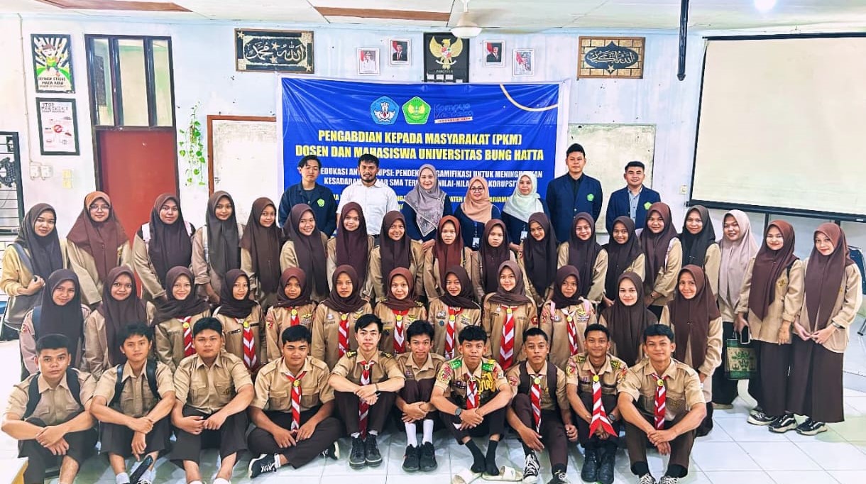Dosen Fakultas Hukum-UBH Ajak Pelajar  SMA Negeri 1 VII Koto Sungai Sariak, Jadi Agen Anti Korupsi