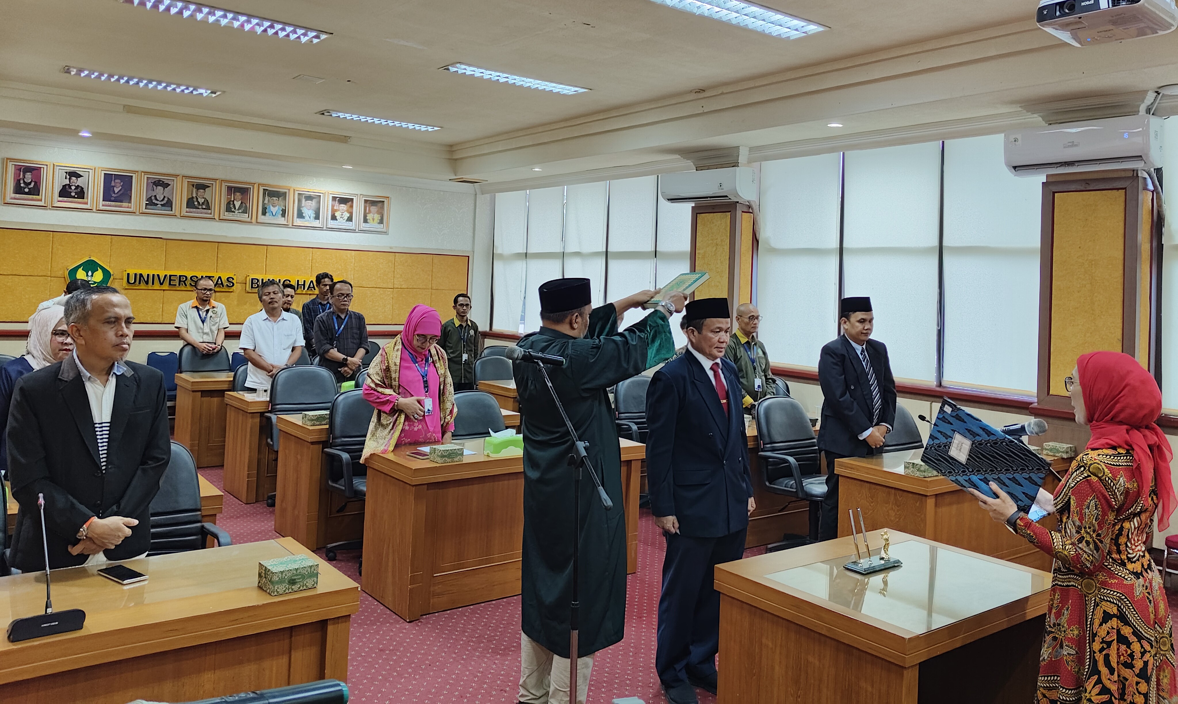 Lengkapi Formasi Pimpinan, Rektor Lantik  Dr.Suamperi,SH.,MH Sebagai Wakil Dekan Fakultas Hukum