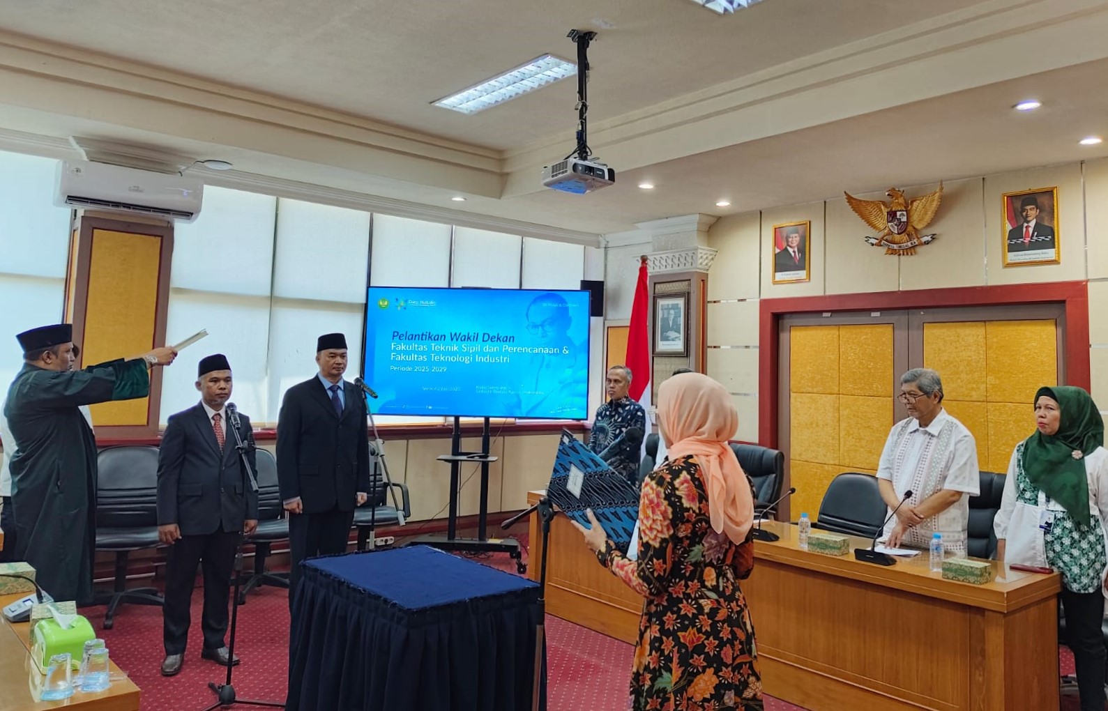 Rektor Lantik Dr. Putranesia, ST.,MT dan Mirzazoni, ST.,MT Sebagai Wakil Dekan FTSP dan Waki Dekan FTI