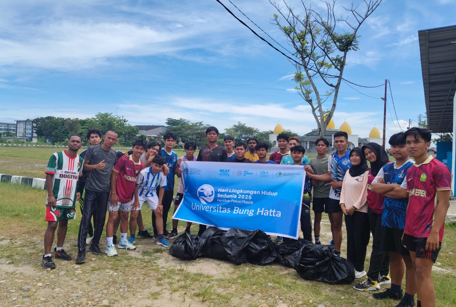 Mahasiswa Universitas Bung Hatta Serukan Untuk Hentikan Polusi Plastik