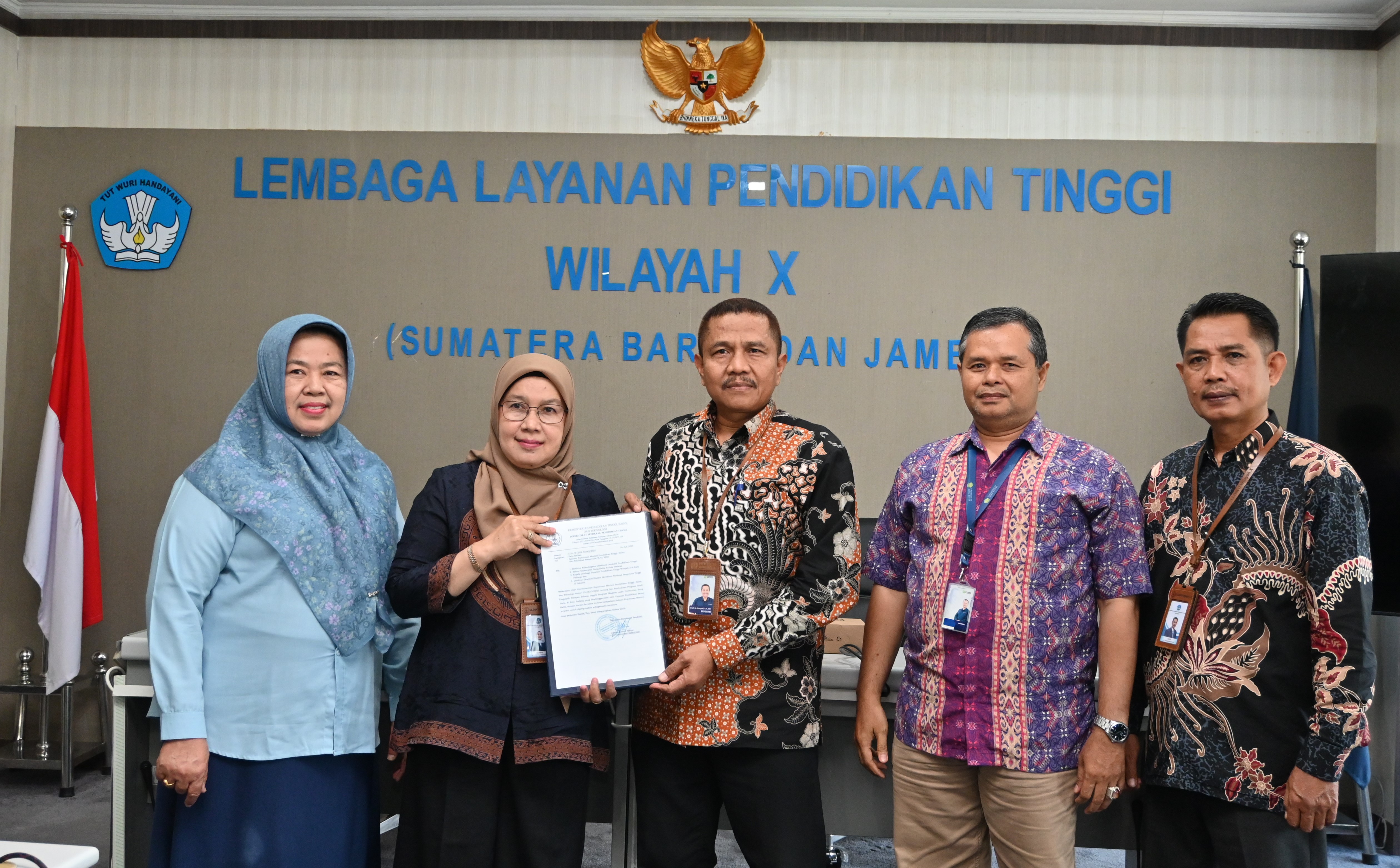 Terima SK dari LLDIKTI X, Prodi Magister Studi Linguistik Terapan Bahasa Inggris UBH Langsung Terima Mahasiwa Baru TA 2025/2026