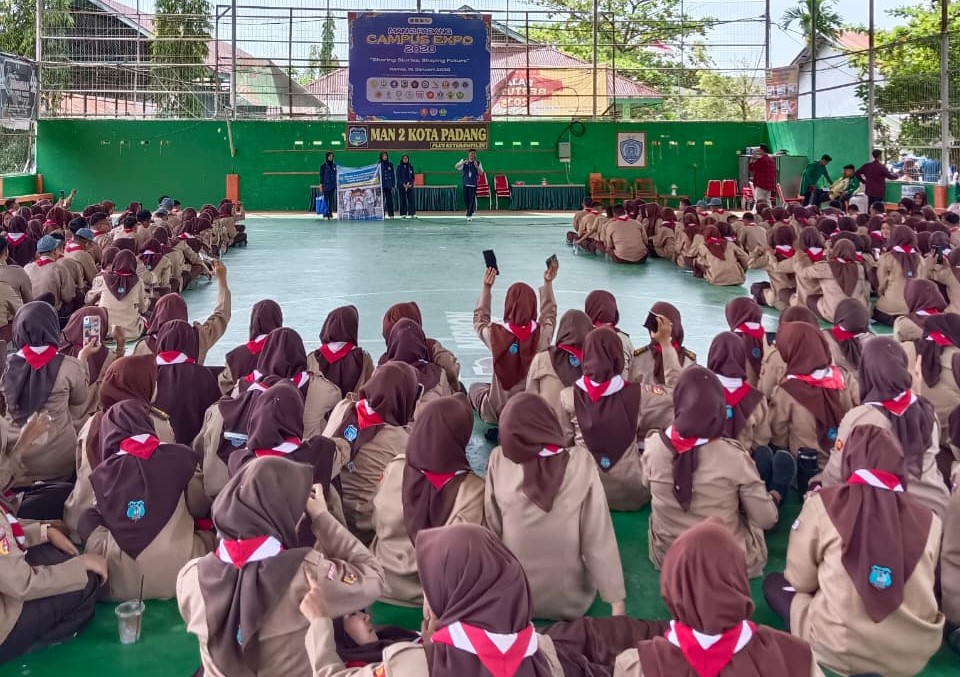 Universitas Bung Hatta Bekali Siswa MAN 2 Kiat Memilih Perguruan Tinggi  Di Expo Campus 2026
