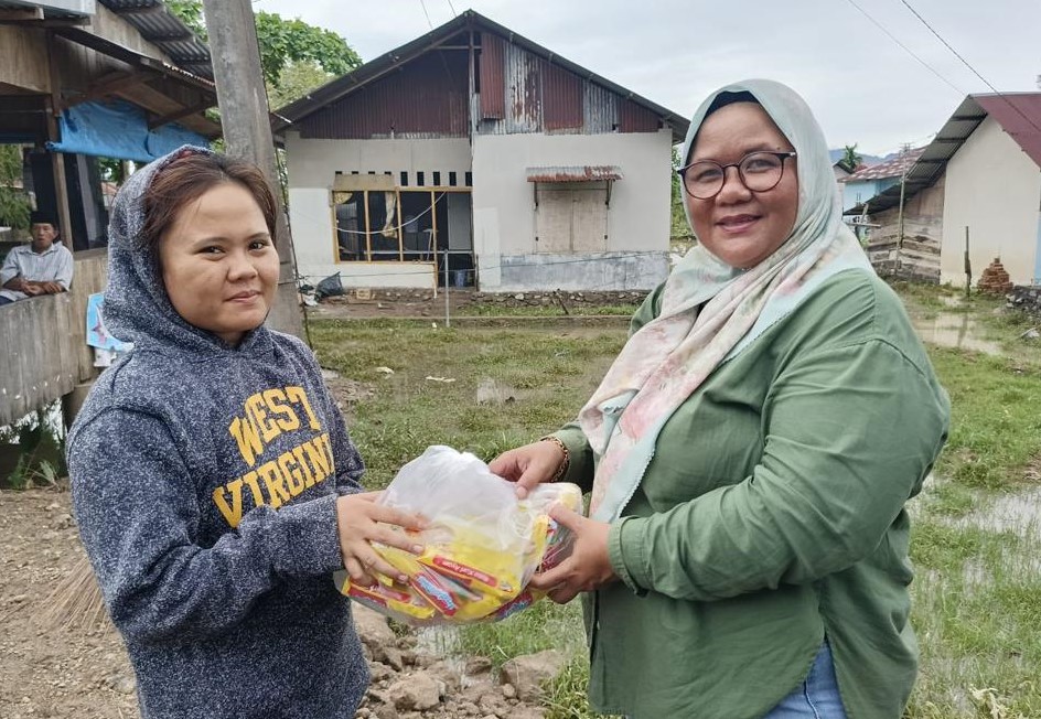 Universitas Bung Hatta Salurkan Bantuan Tanggap Bencana Banjir Bagi Mahasiswa Terdampak