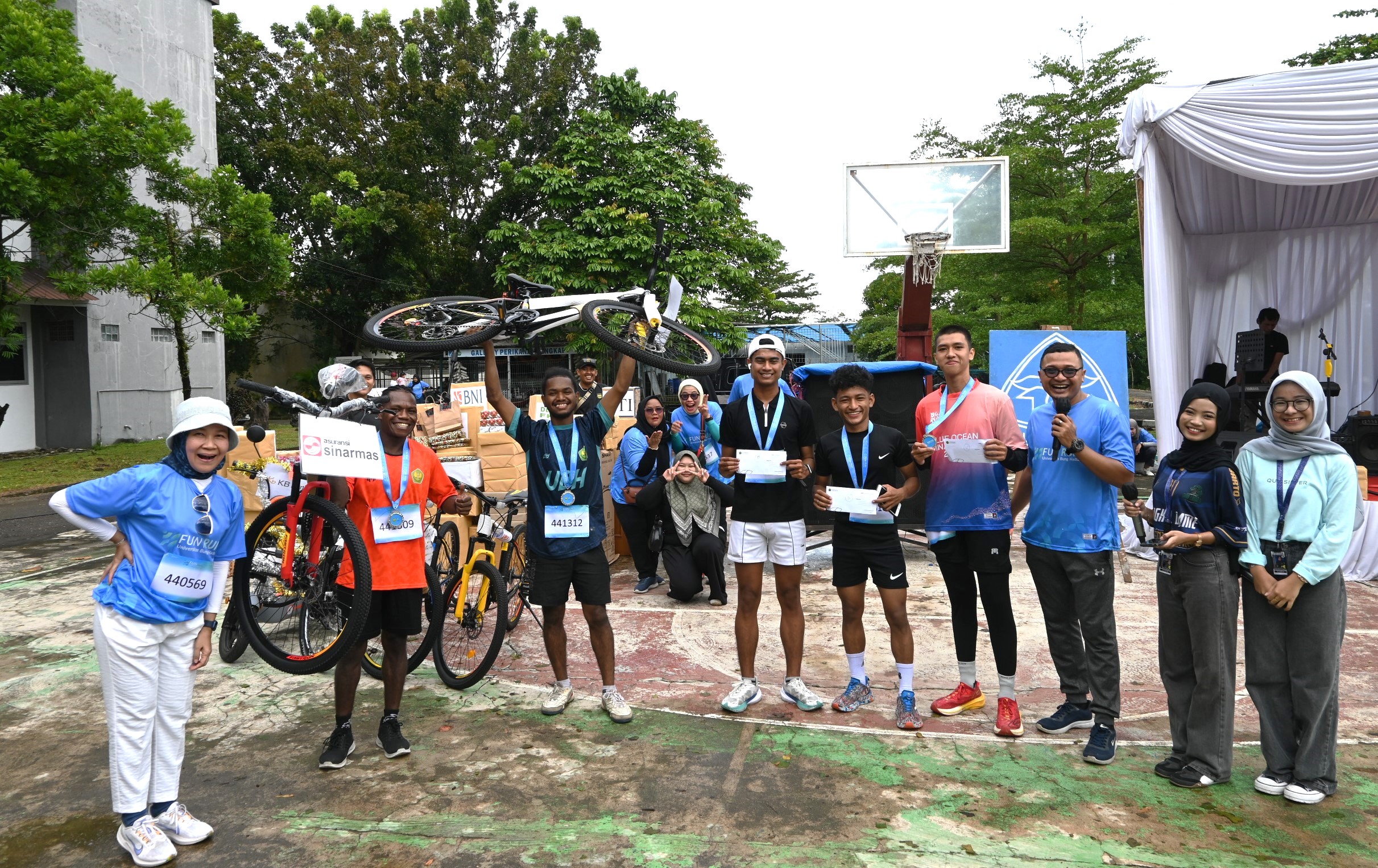 Mahasiswa Asal Papua Boyong 2 Sepeda Gunung Fun Run 5K Dies Natalis Ke-44 Universitas Bung Hatta