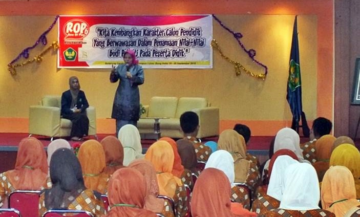 Tingkatkan Kreativitas Mahasiswa PGSD Universitas Bung Hatta dengan Row of Play